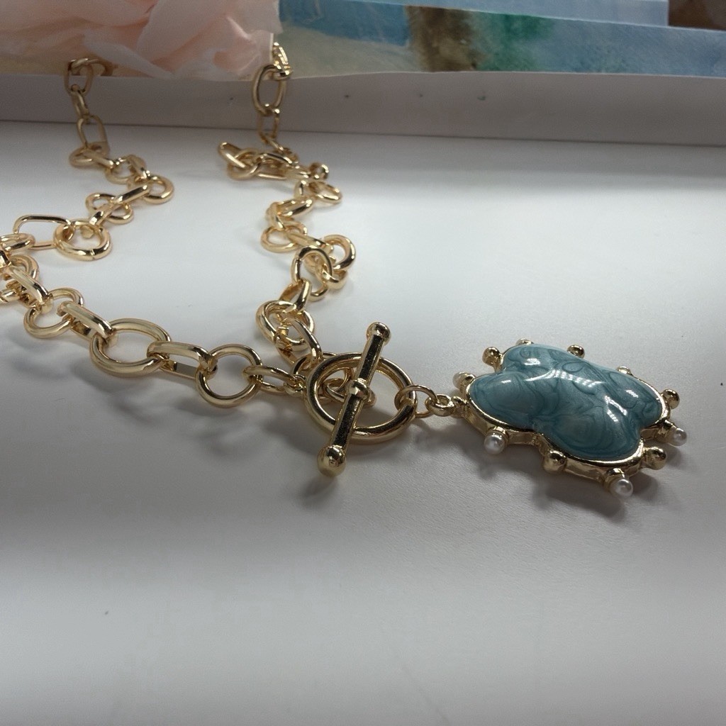 Gold Tone Round Link Chain Necklace Toggle Clasp Blue Clover Charm Pendant