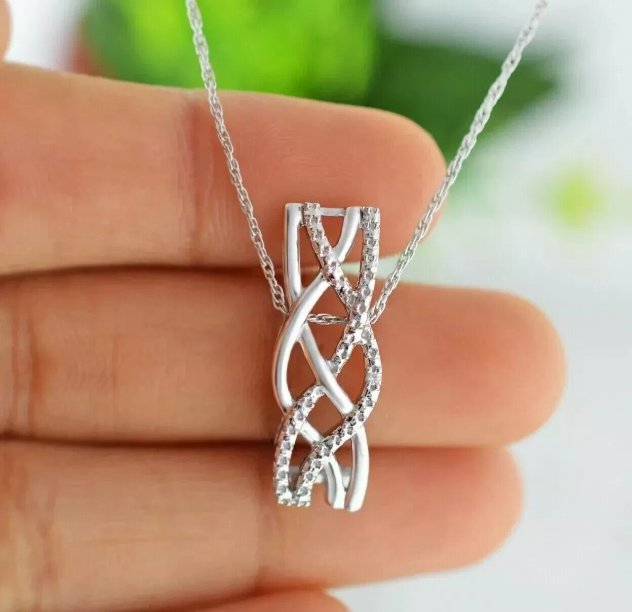 14K White Gold Plated In 0.80Ct Round Cut Simulated Diamond Beauty Fancy Pendant