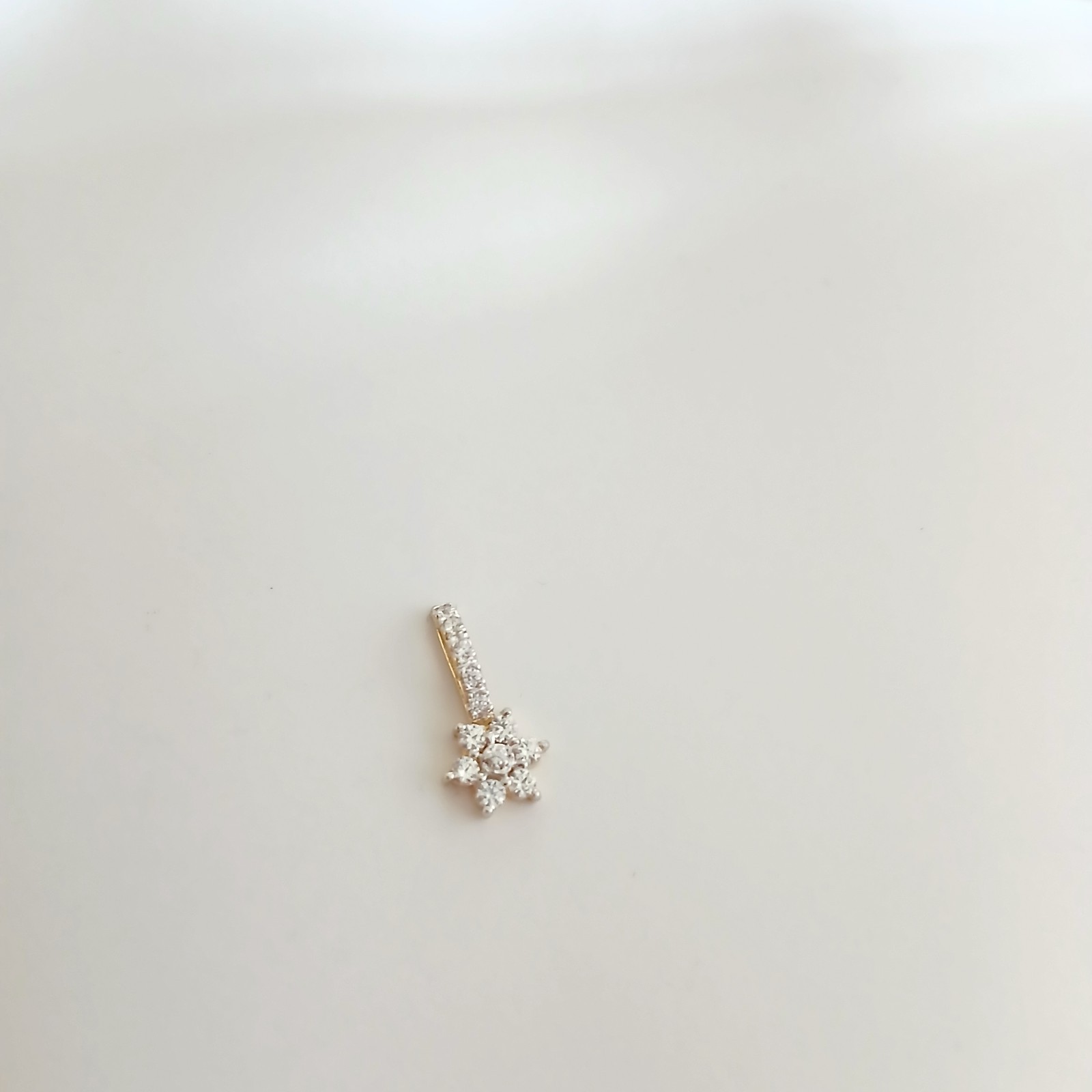 14k Gold And Cubic Zirconia Vintage Chain Floral Star Pendant