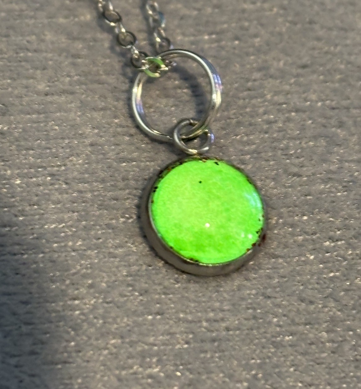 Glow in the dark, green circle with glitter Pendant silver tone Chain necklace