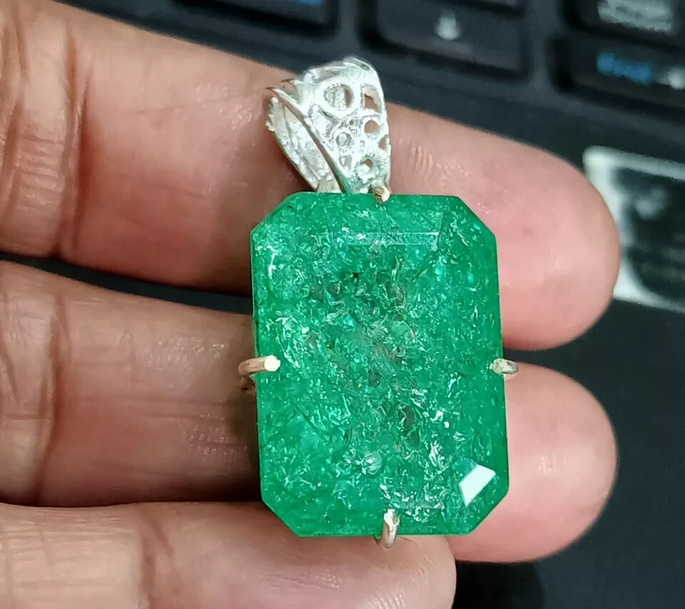 Certified 60.75 Ct Stunning Emerald 925 Solid Silver Emerald CutPendant Gemstone