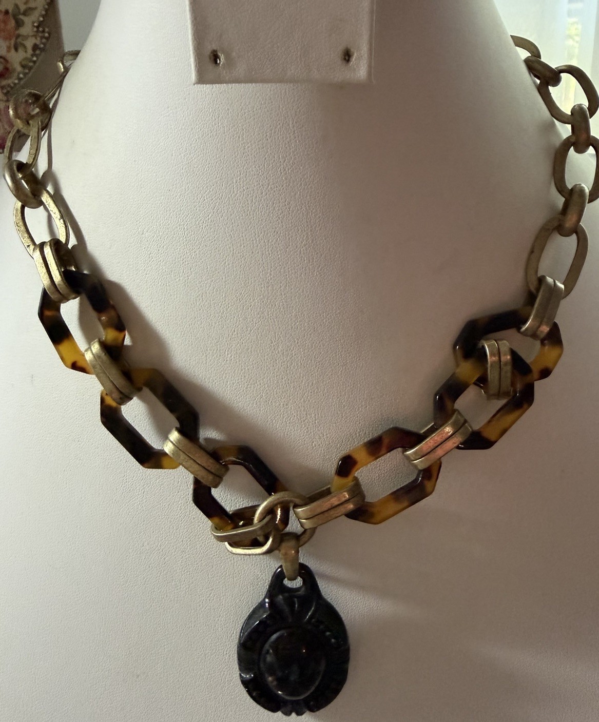 J Crew Faux Tortoise Shell Link Lucite Necklace W/Carved Black Textured Charm