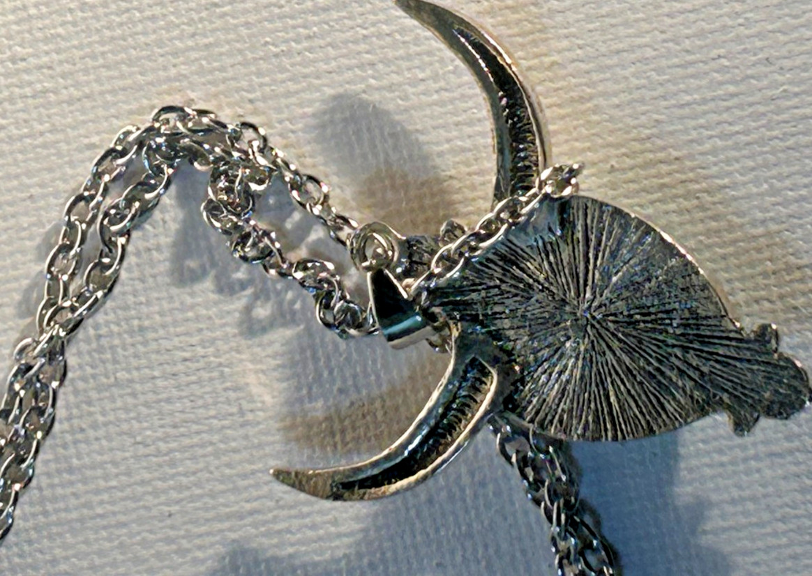 Longhorn or Bullhorn pendant with turqouise colored teardrop cabachon (10 in)