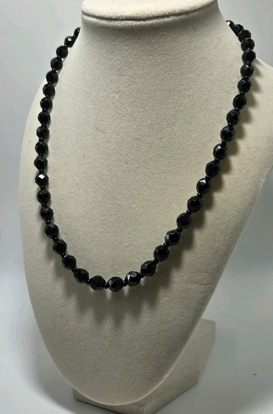 Vintage Black Faceted Glass Necklace Classic Beauty ~18.5″ Retro Bohohemian
