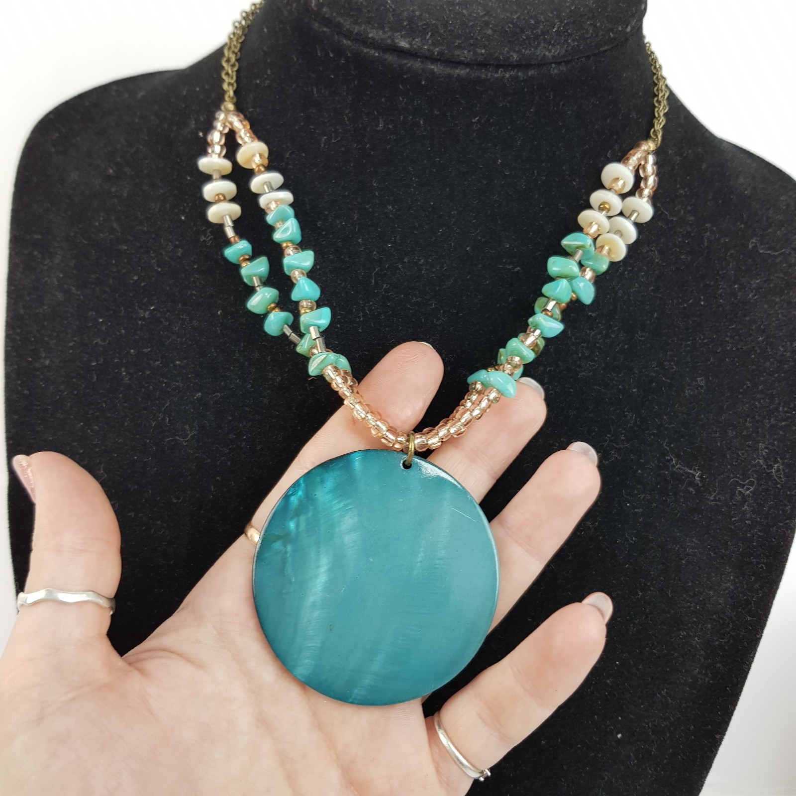 Avon Necklace with Large Shell Disc Pendant Turquoise Blue 41cm – 48cm