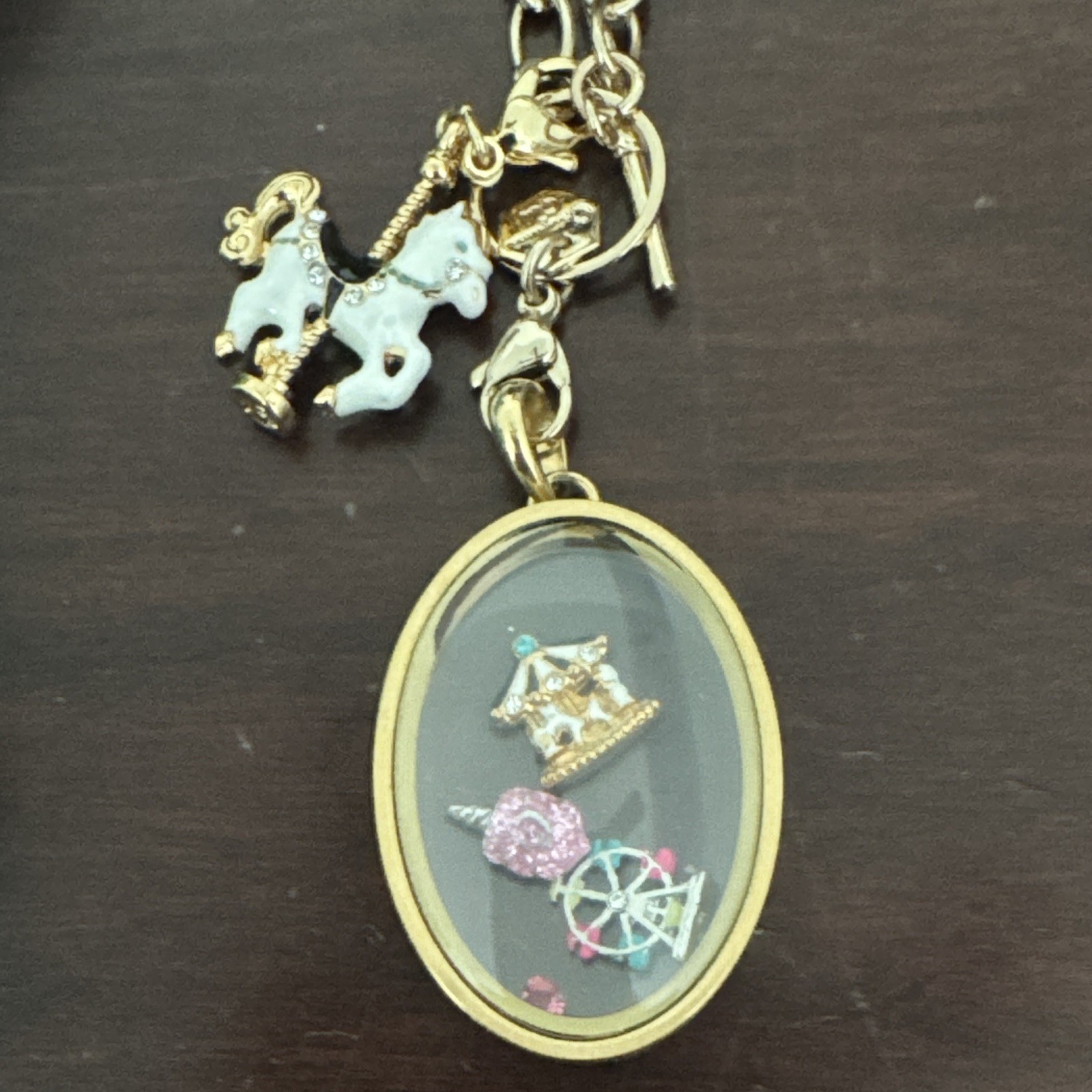 Origami Owl Gold Tone Oval Carousel Charm Pendant Necklace Pink Crystal Toggle