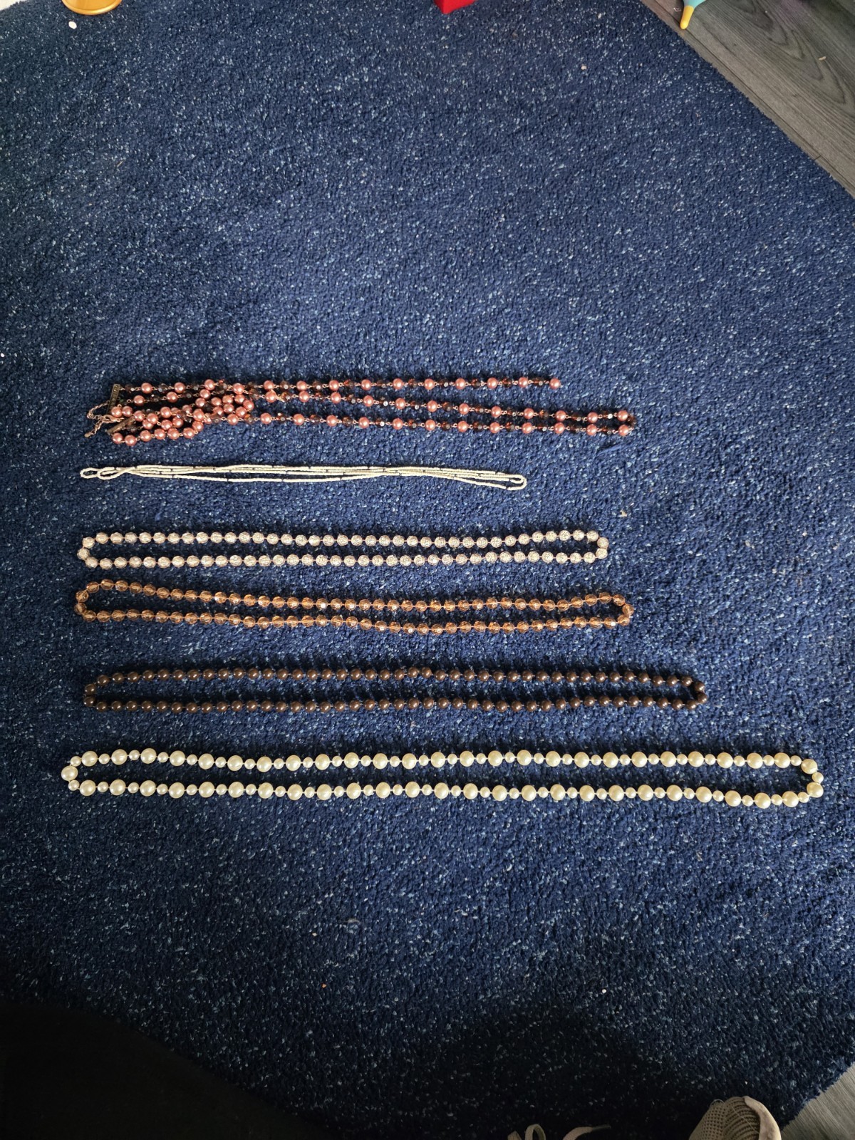 A mix bundle of vintage bead necklaces Good condition see description