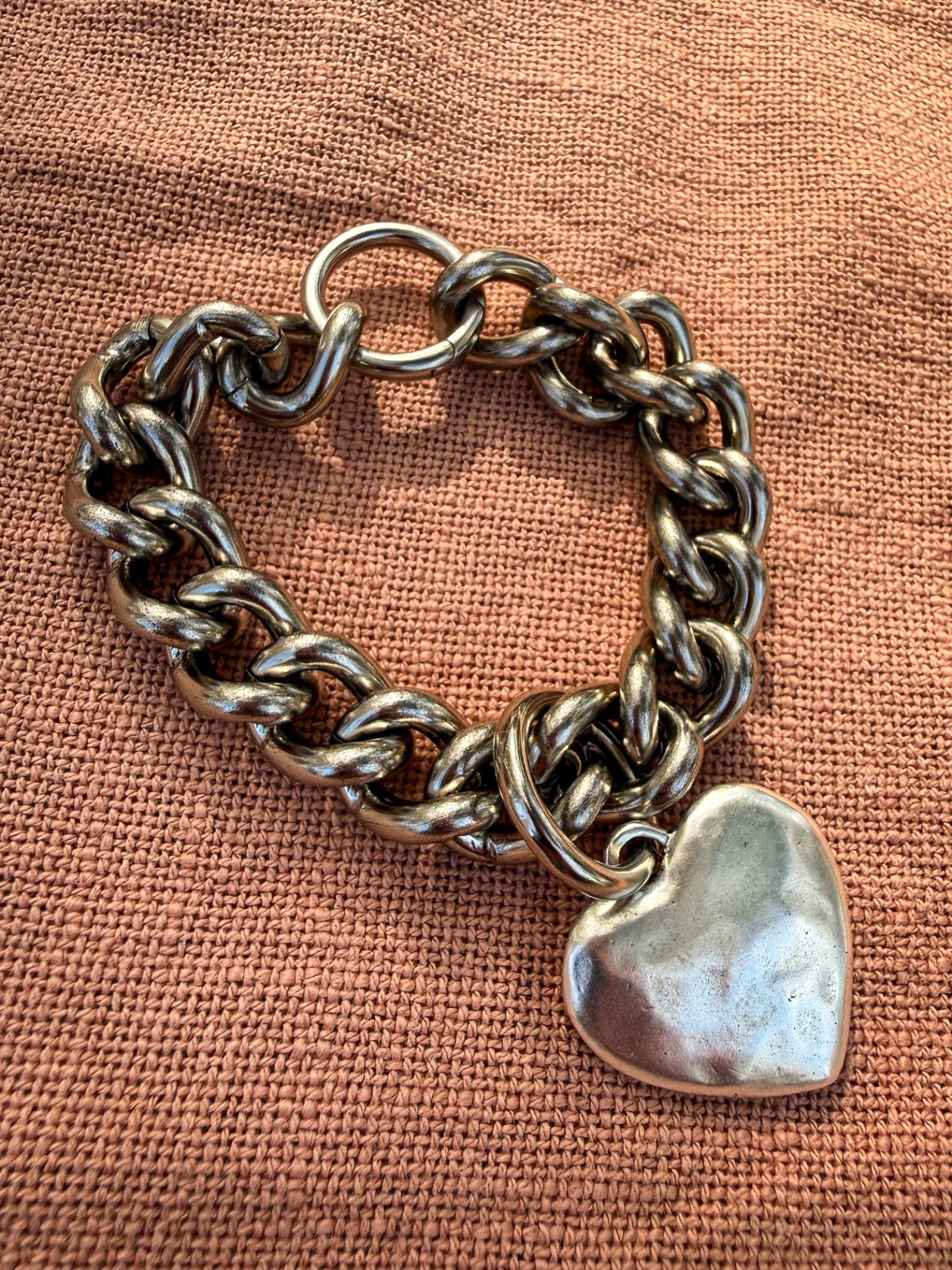 Silver Chunky Curb Chain Bracelet Puffy Heart Pendant Cuban Link 7”