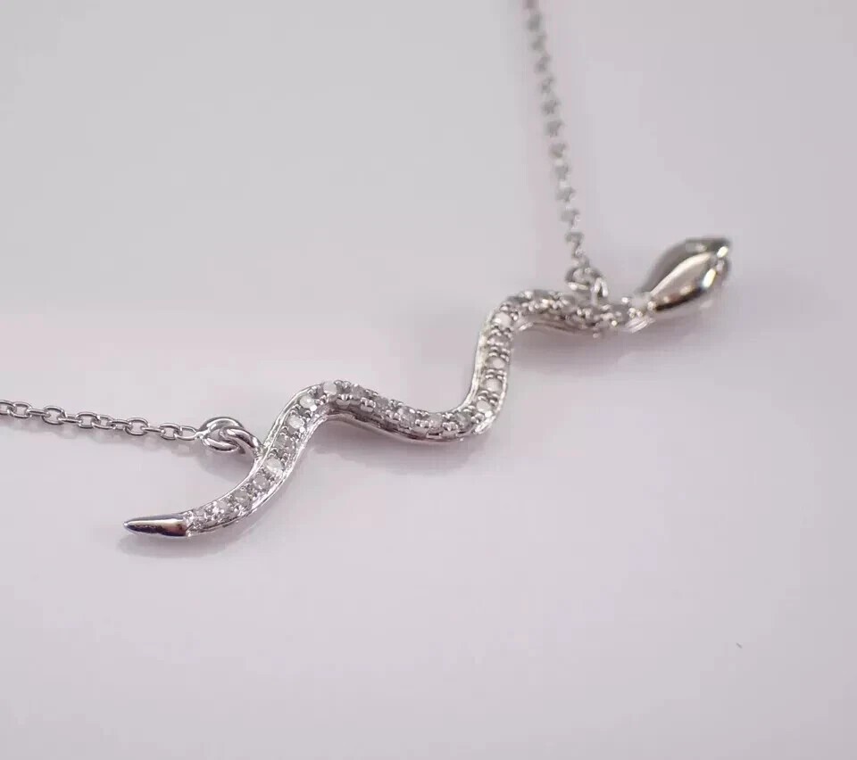 14K White Gold Plated In 1Ct Round Cut Simulated Diamond Women’s Snake Pendant