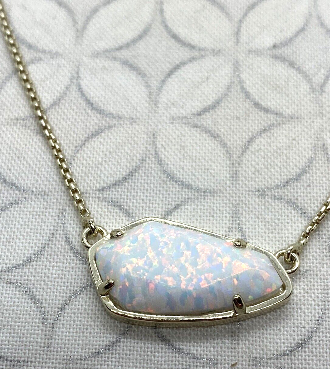 Kendra Scott Cami Necklace White Kyocera Opal Gold Tone (A)