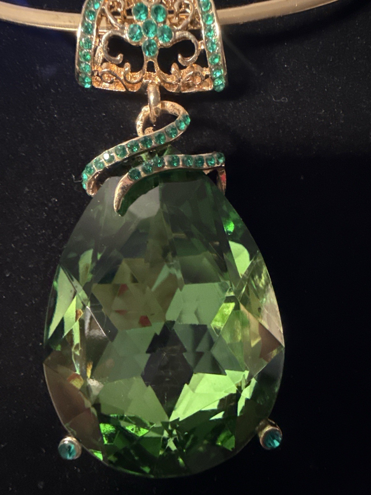 Womens Green Crystal Charmed Teardrop Pendant Chocker Necklace Lobster Clasp