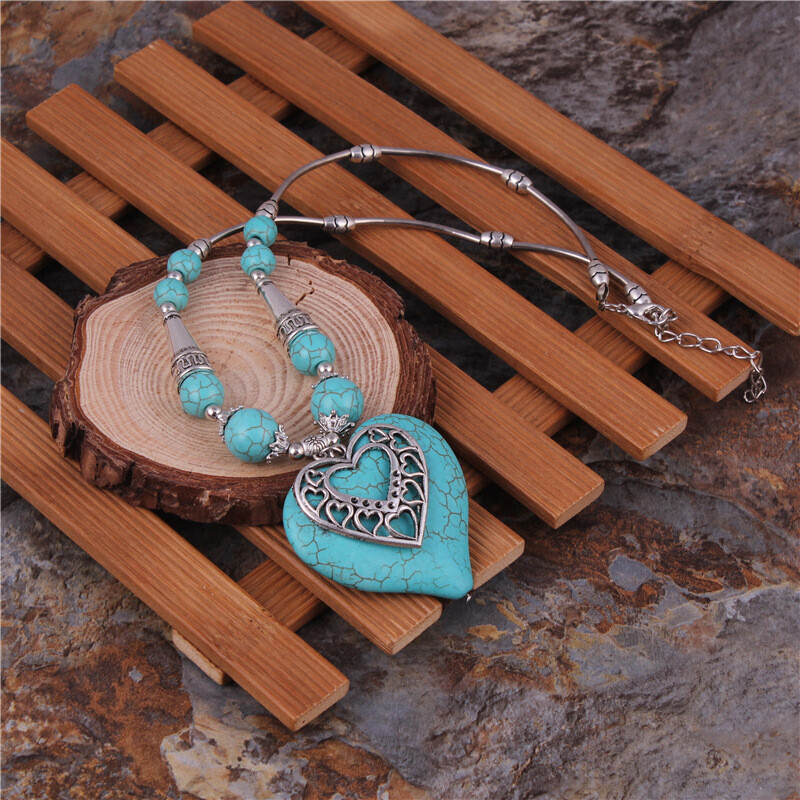 Love Turquoise Short Alloy heart shaped Necklace