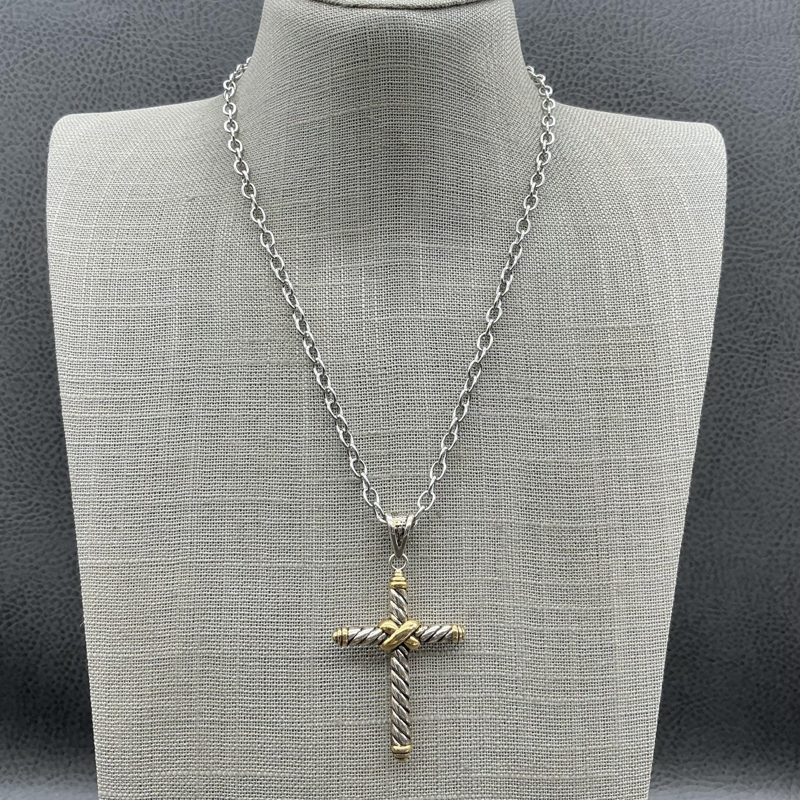 Silver Gold Tone Cross Pendant Necklace 22 In Lobster Clasp Womens Religious