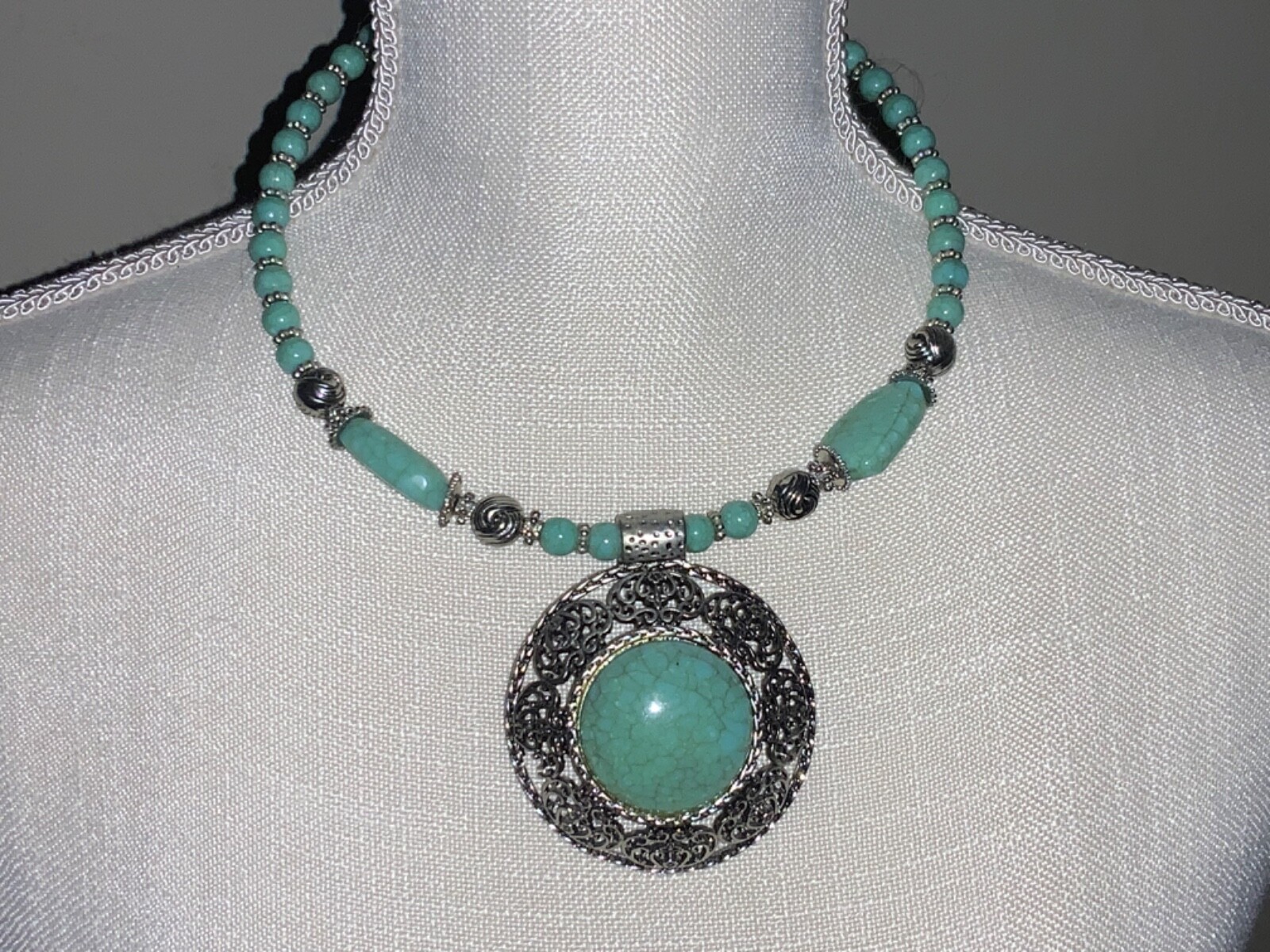 🌸 Ladies Silver Faux Turquoise Bead Pendant Collar Necklace (N6) 🌸