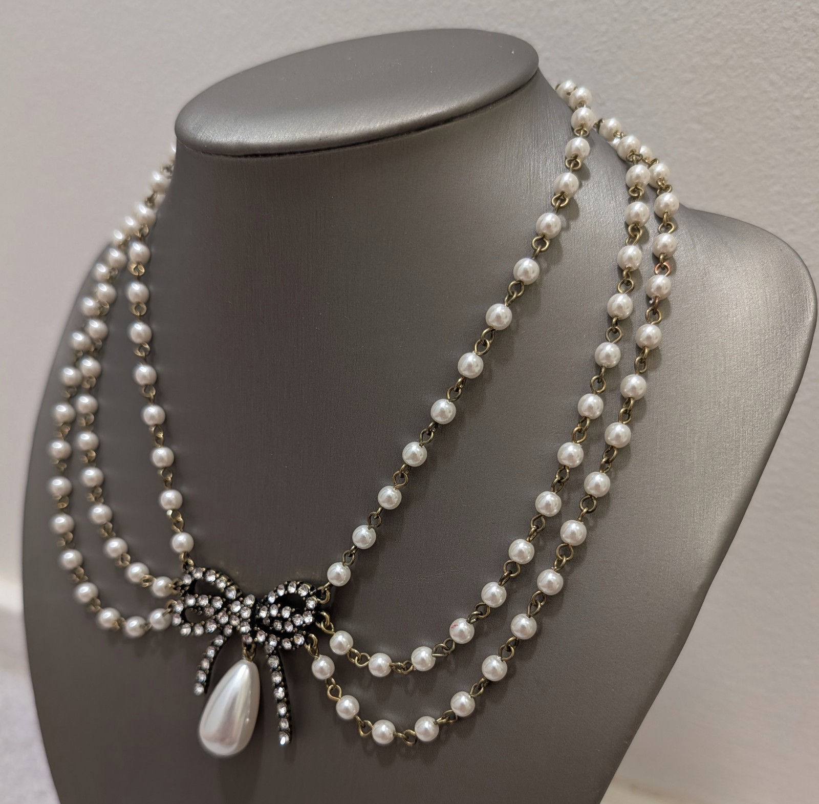 Oscar de la Renta Faux Pearl Rhinestone Bow Statement Necklace Signed 17in