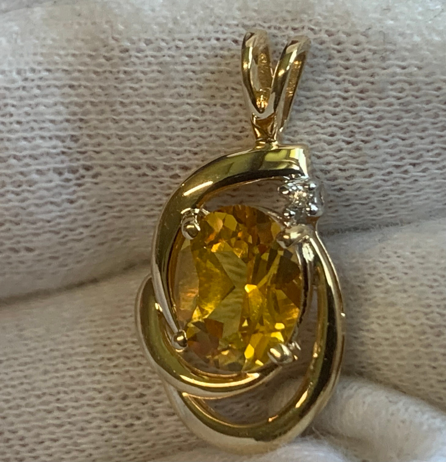 14K Yellow Gold Diamond Accent Pendant 2.44g Fine Jewelry Citrine Color *READ*