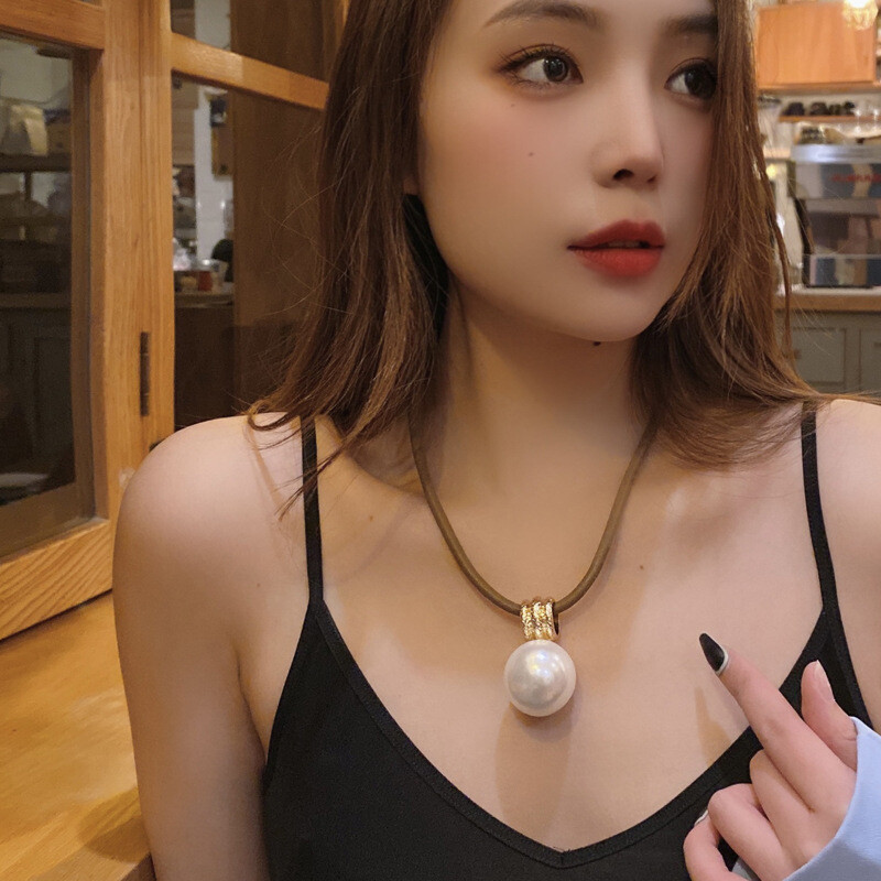 Exaggerated Simulated Big Pearl Pendant Necklace
