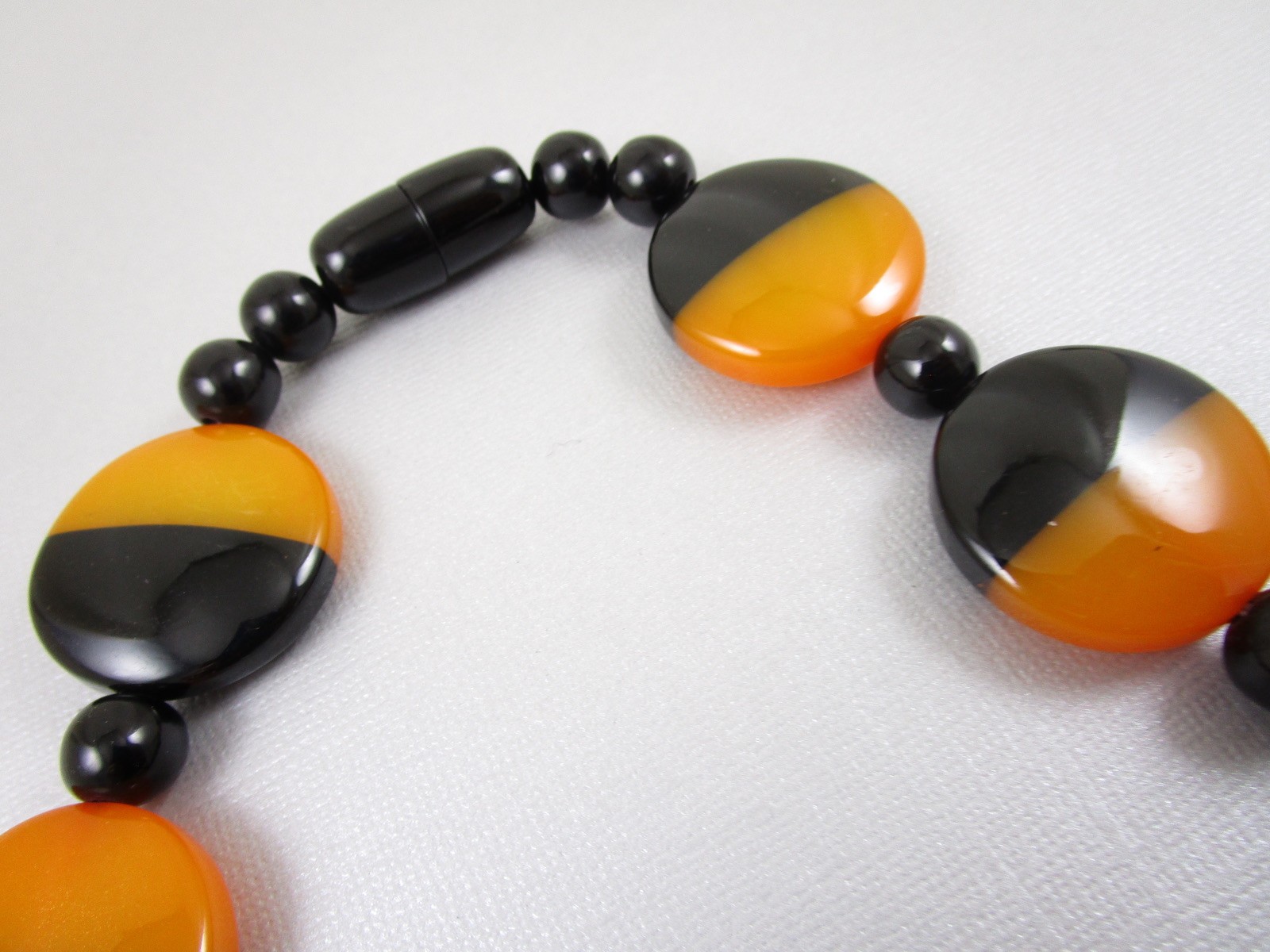 GRAPHIC MARION GODART BLACK & BUTTERSCOTCH RESIN CHOKER NECKLACE – FRANCE