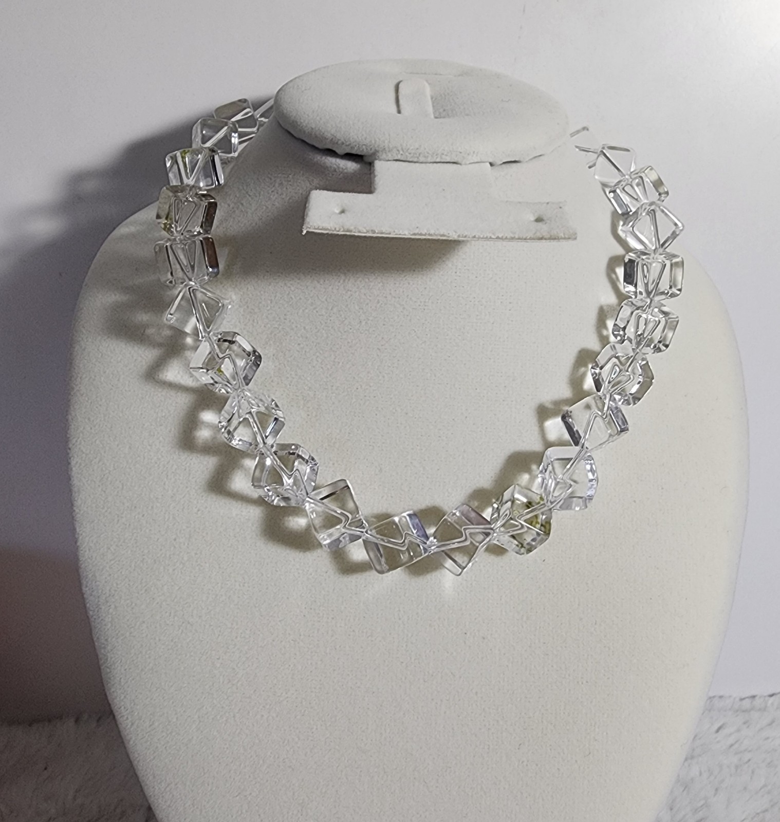 Vintage necklace of faceted glass cubes with a silver clasp. 40 cm long.
