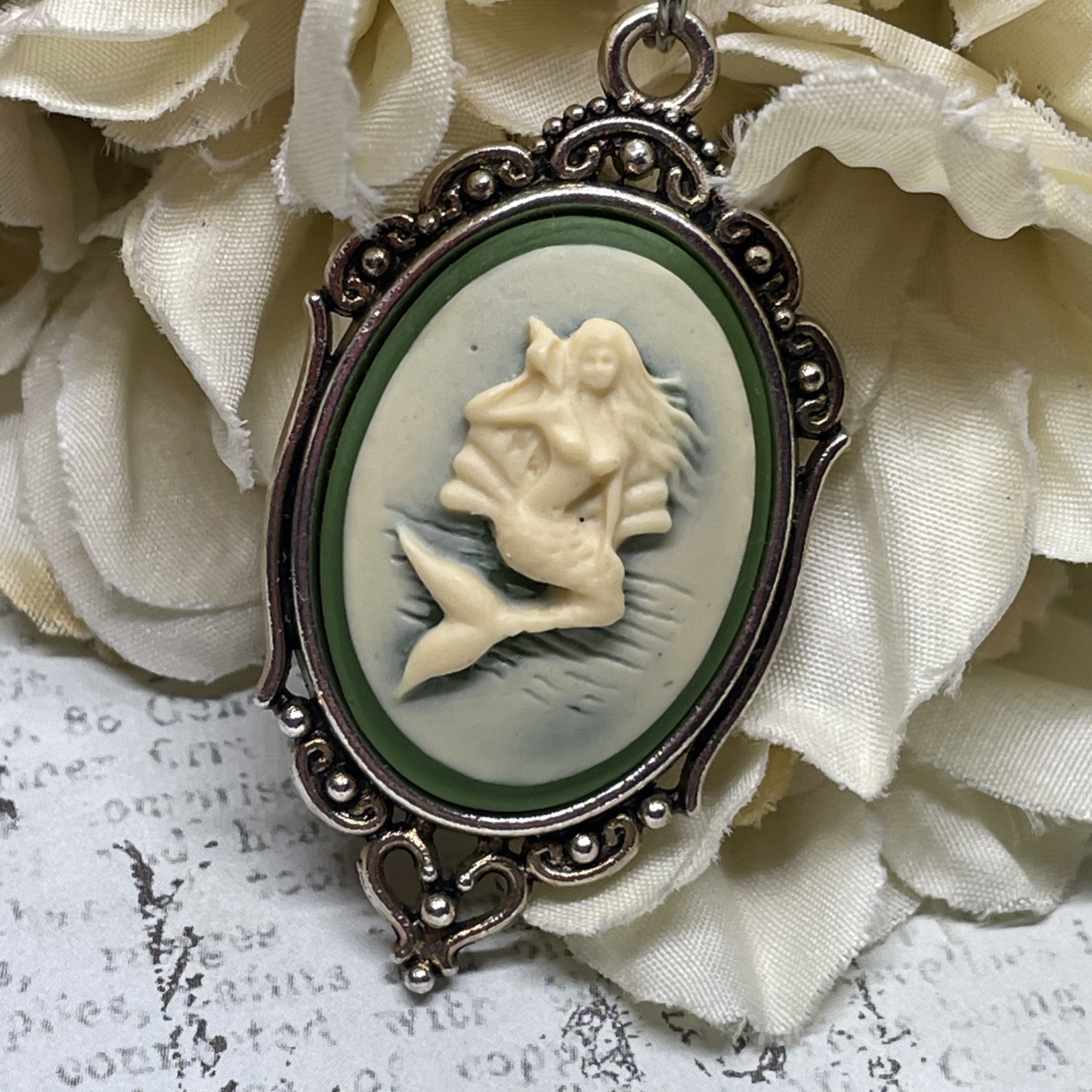 Mermaid Beach Green Cream Jewelry fall Cameo Necklace Wedding party Silver Heart