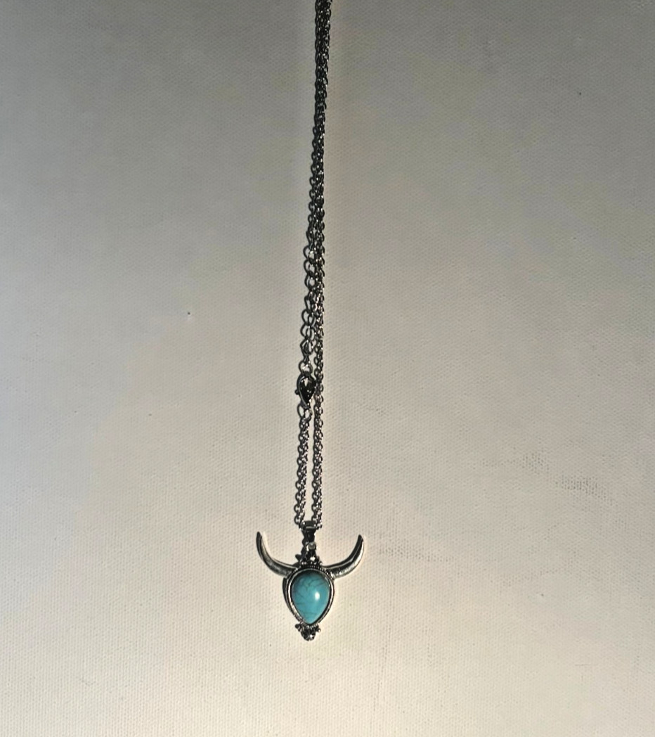 Longhorn or Bullhorn pendant with turqouise colored teardrop cabachon (10 in)