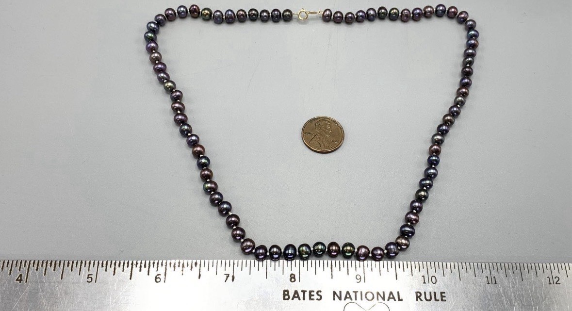 cultured peacock pearl necklace with 10k yellow gold clasp approx 18in long