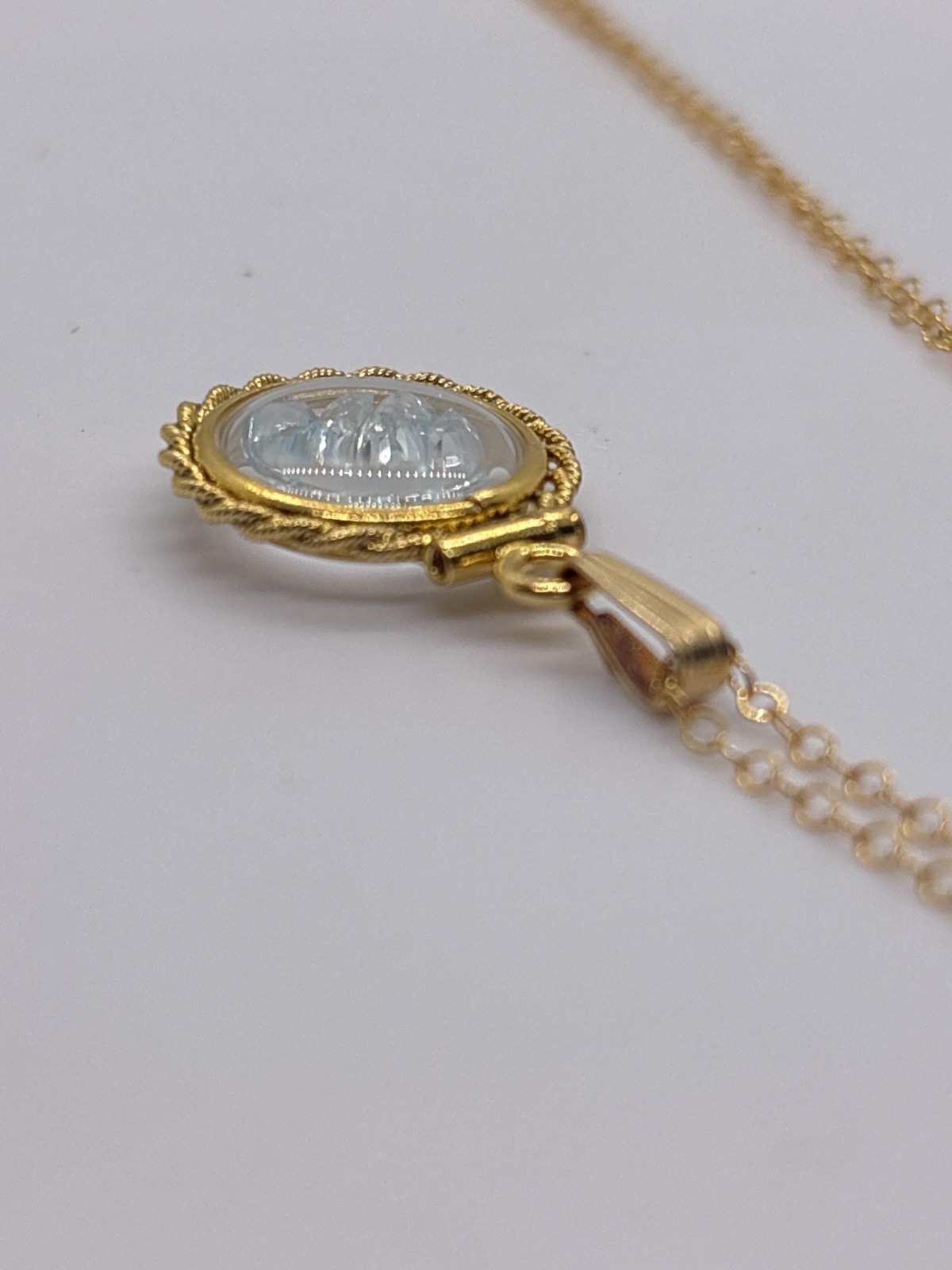 Handmade 12.5 mm 14k gold filled Gemstone Shaker Locket with twisted Rope edge