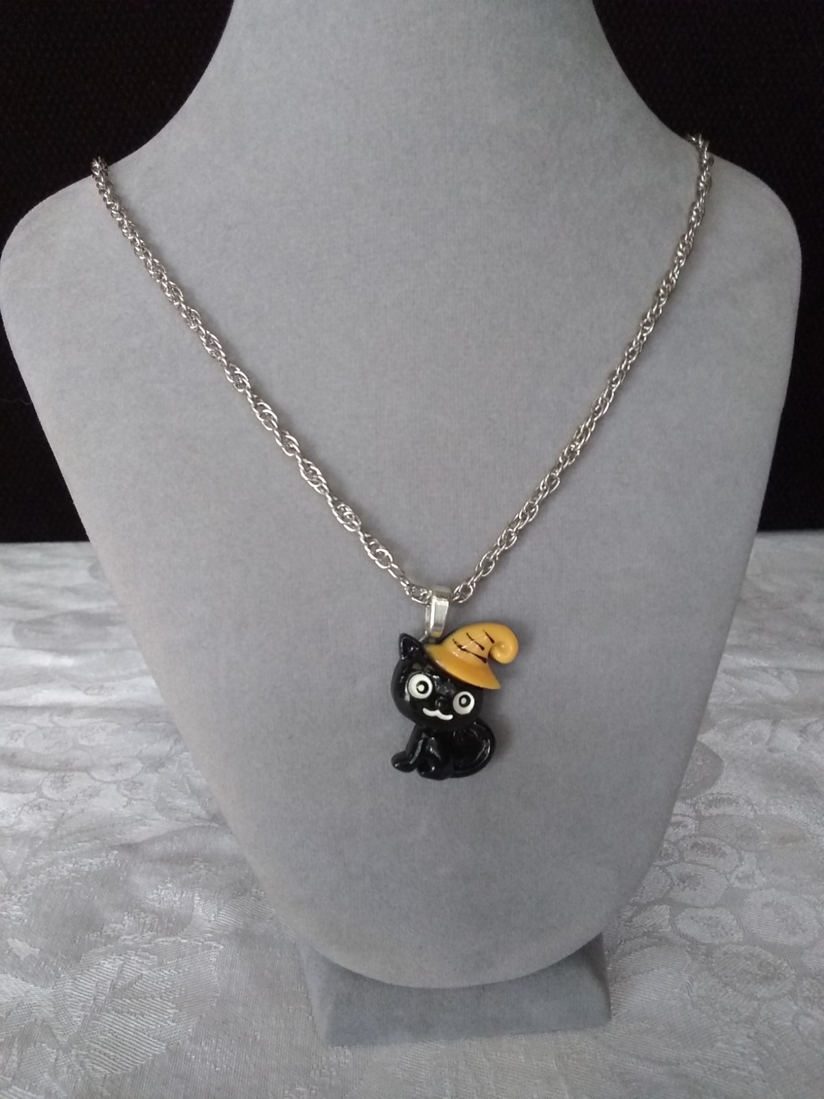 22 In Silver Chain Necklace Black Cat Orange Hat Pendant Charm Lobster Clas