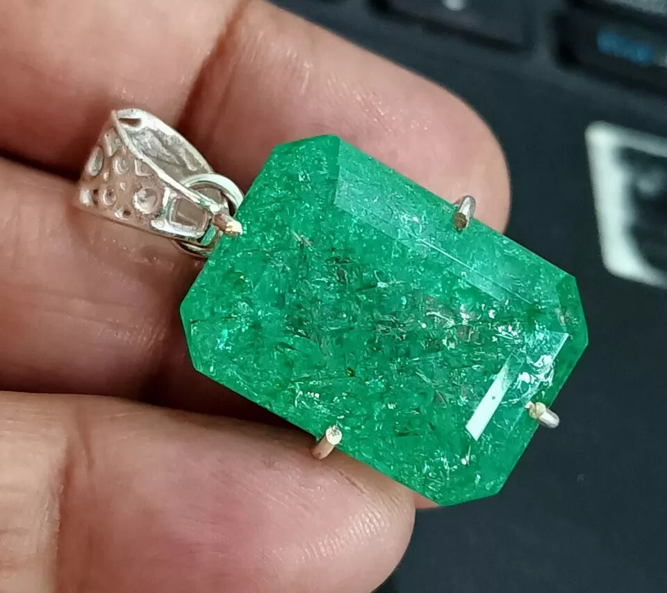 Certified 60.75 Ct Stunning Emerald 925 Solid Silver Emerald CutPendant Gemstone