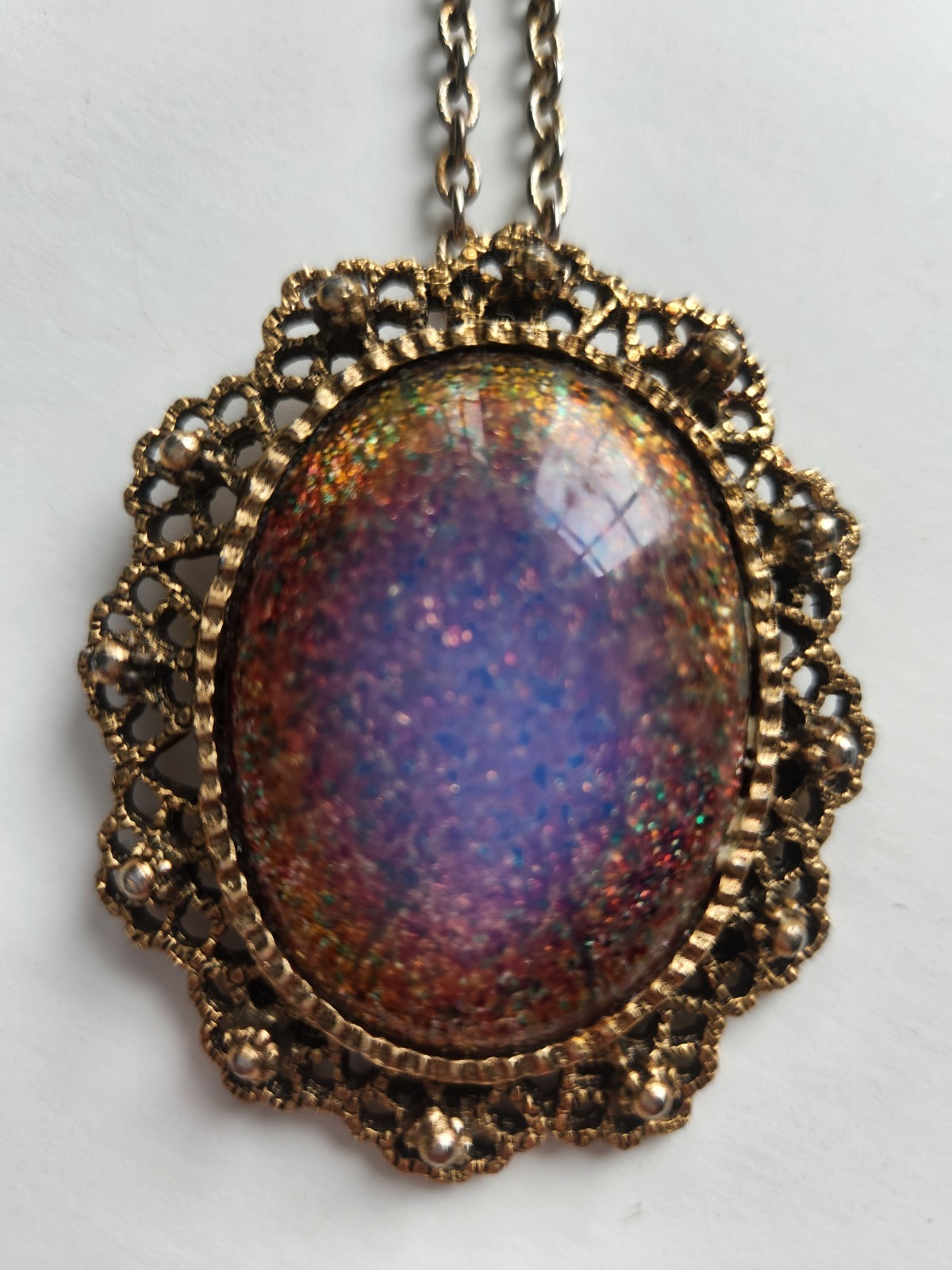 Vintage Gold Tone Filigree Pendant Necklace with Iridescent Art Glass Cabochon