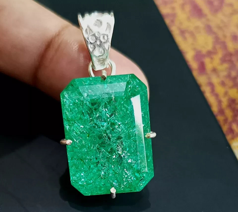 Certified 60.75 Ct Stunning Emerald 925 Solid Silver Emerald CutPendant Gemstone