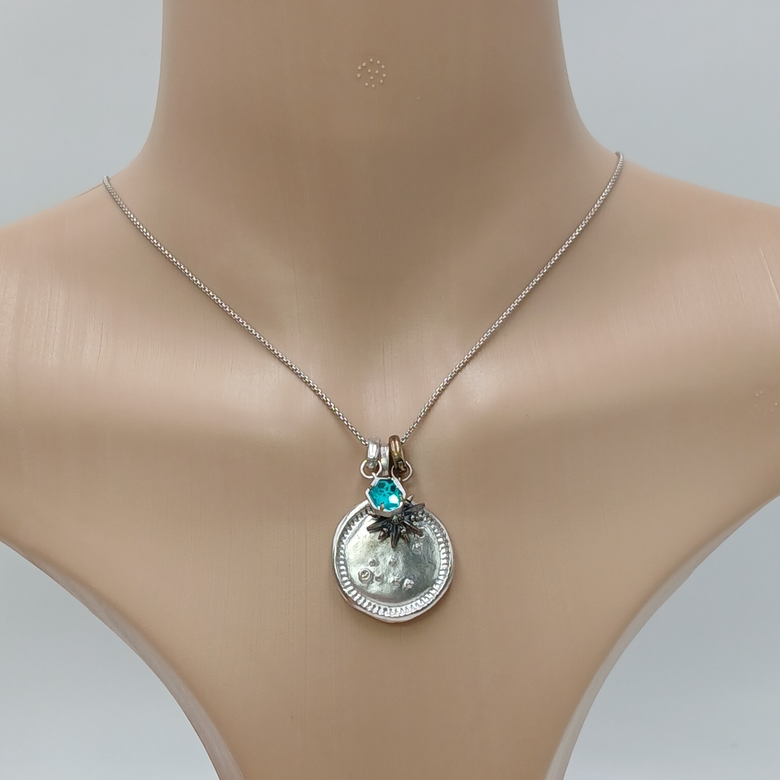 Kendra Scott Capricorn Necklace 28in Slide Silver Tone Zodiac Medallion Blue Gem