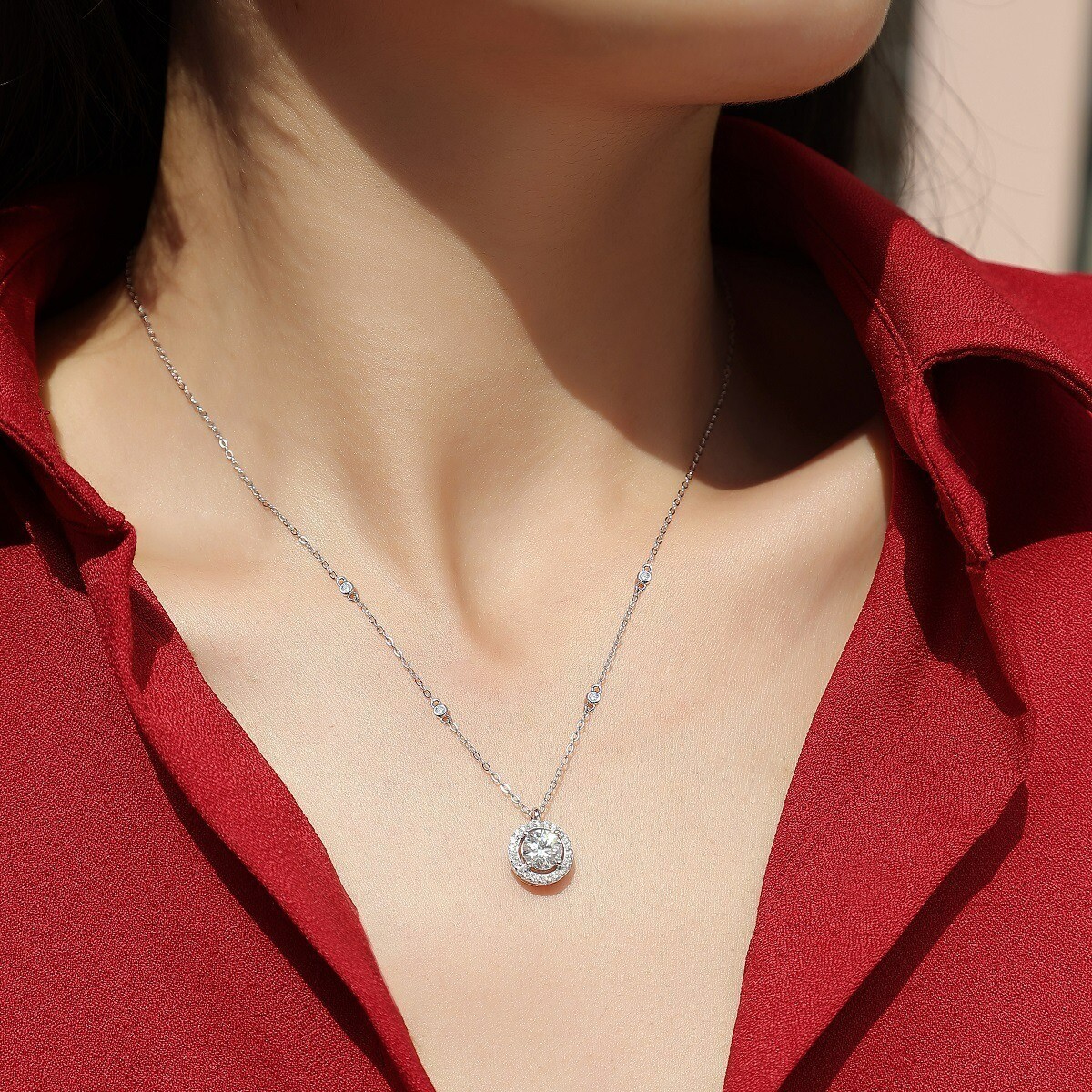 Gorgeous 2Ct Round Cut Simulated Diamond Necklace Pendant 14K White Gold Plated