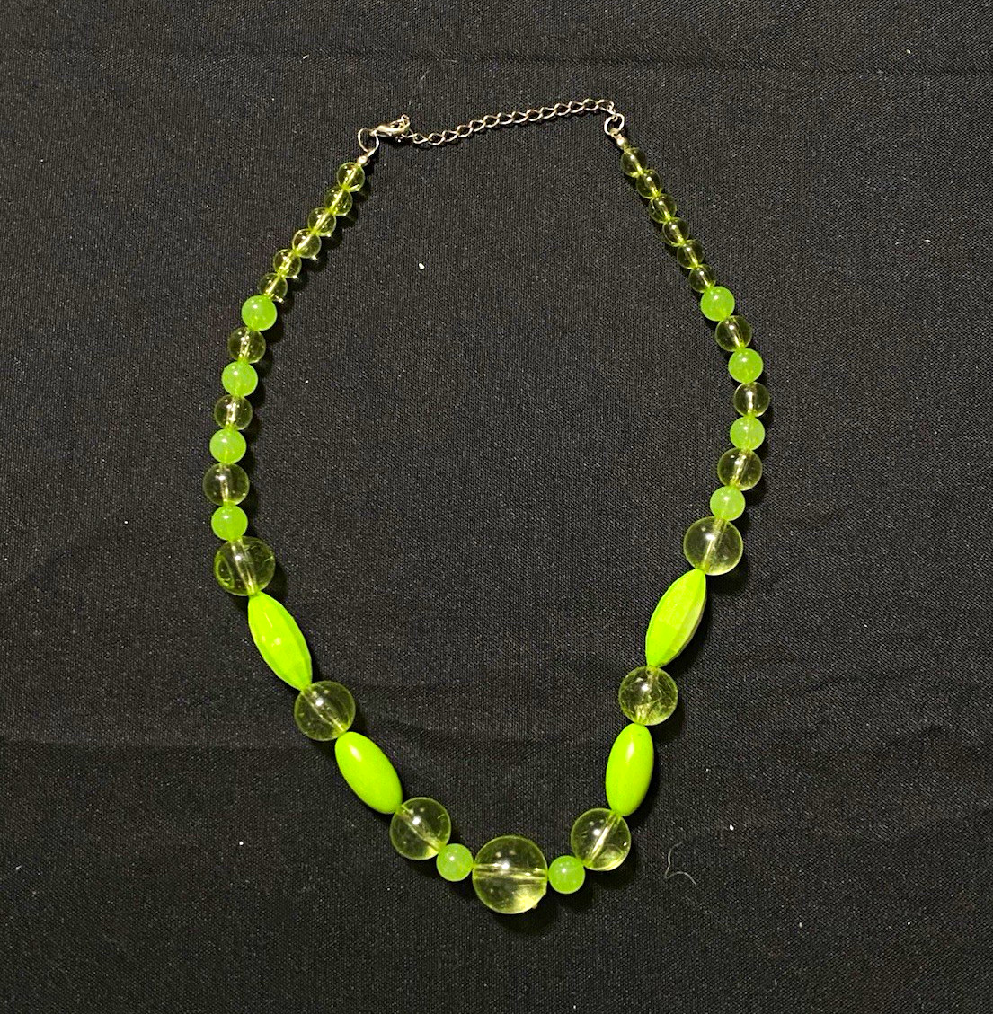 Green Glass Oval Beaded Necklace, Cable Chain, Lobster Clasp, No Stone