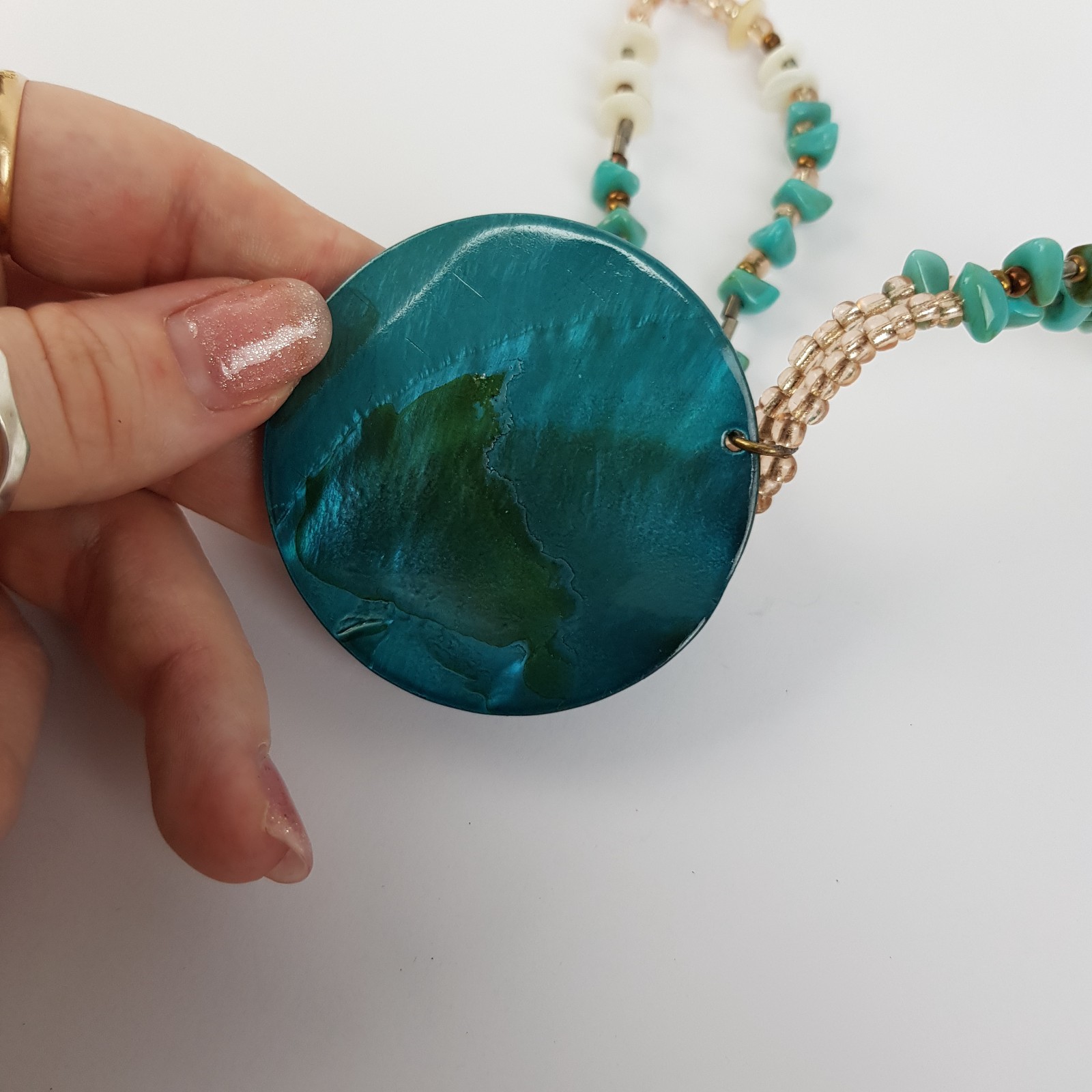 Avon Necklace with Large Shell Disc Pendant Turquoise Blue 41cm – 48cm