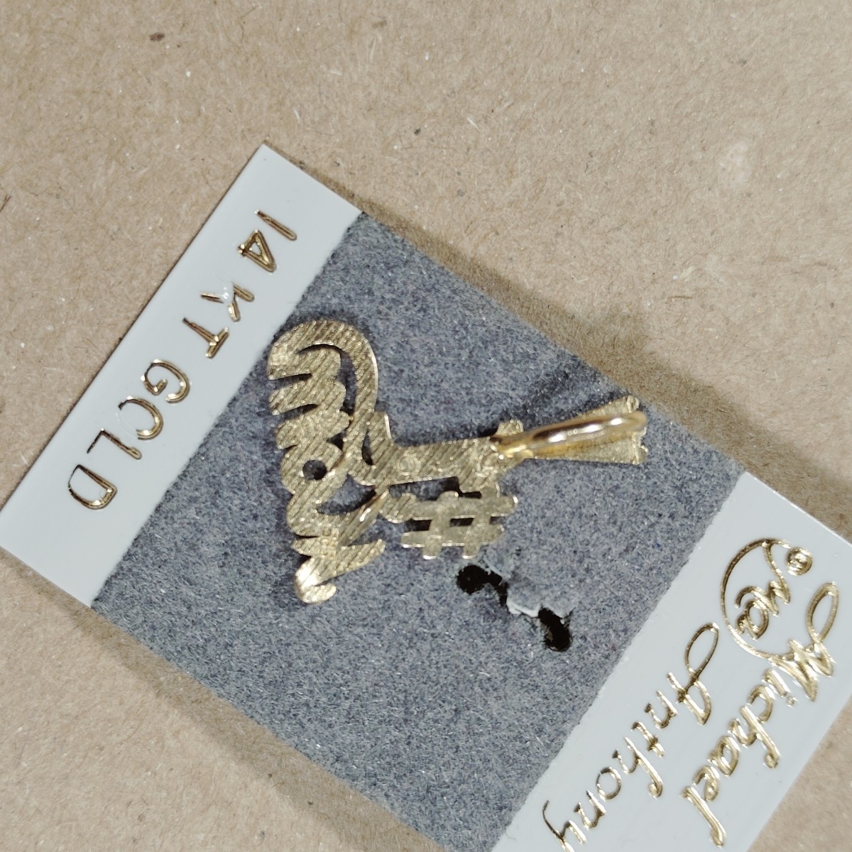 Vintage 14kt Yellow Gold “#1 MOM” Charm Pendant NEW Michael Anthony Jewelry