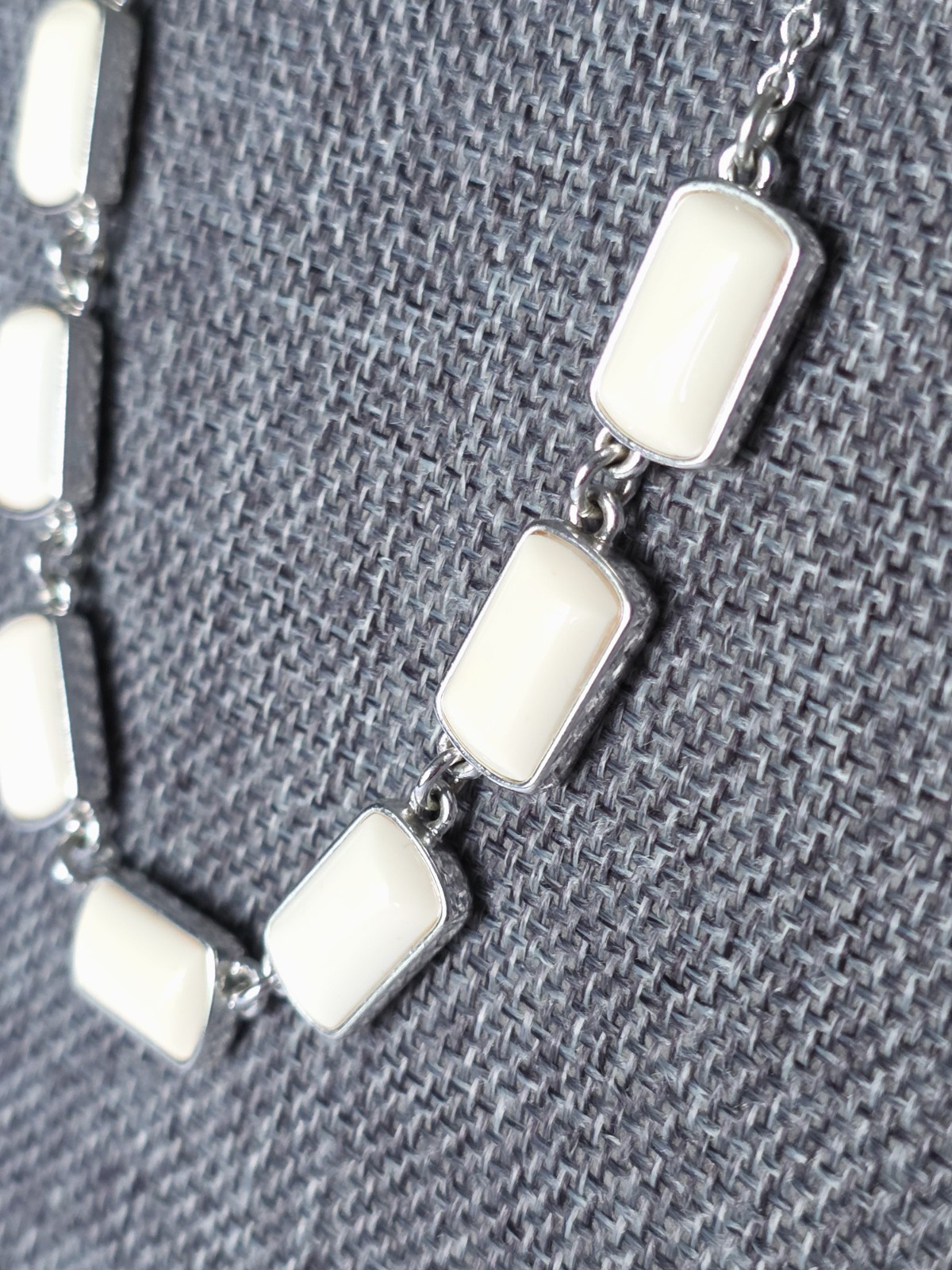 Liz Claiborne Silver Tone Geometric Station Necklace Cream Acrylic 16-18″