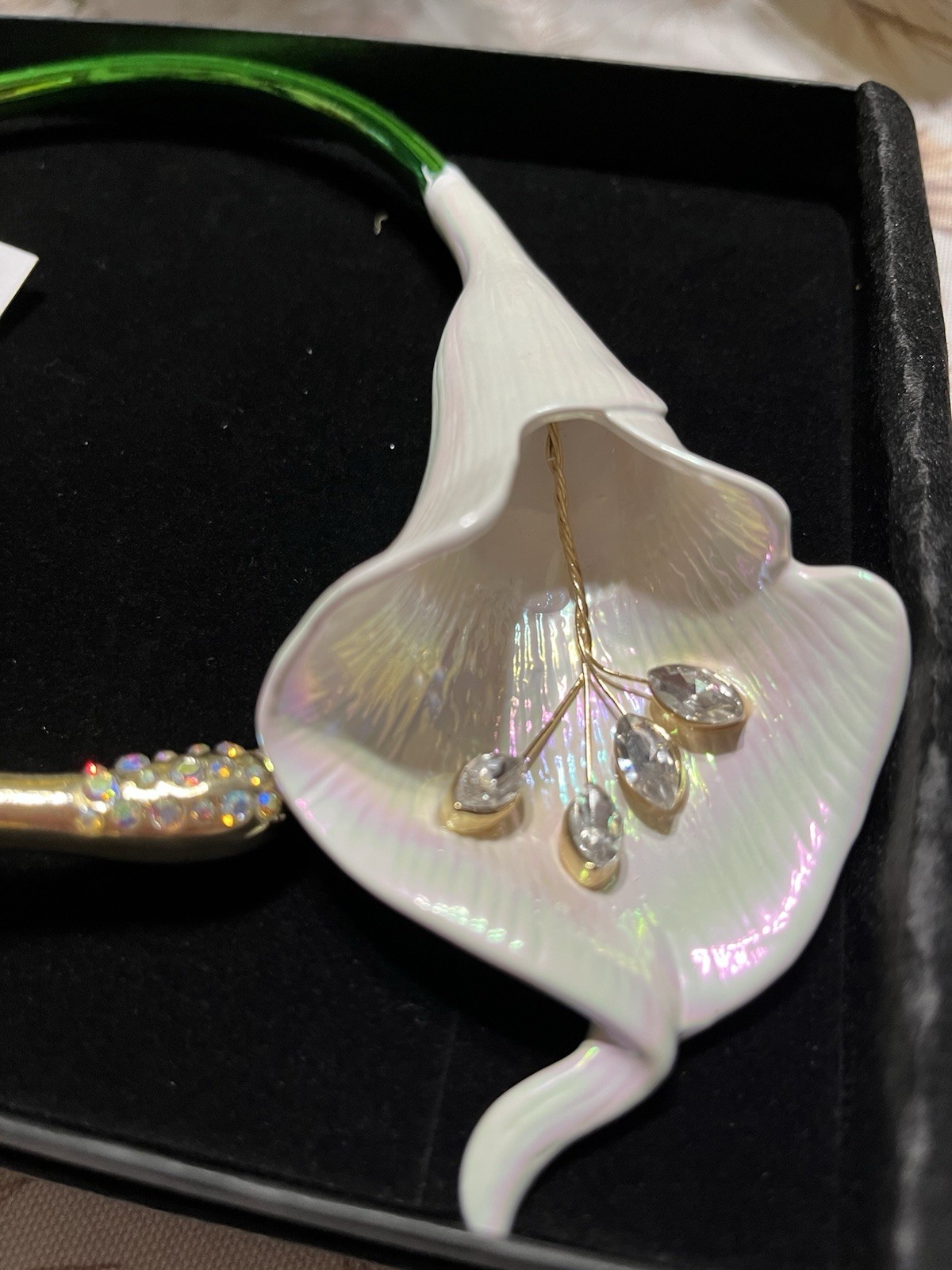 Betsey Johnson Elegant White Gold Floral Calla Lily Statement Necklace NWT