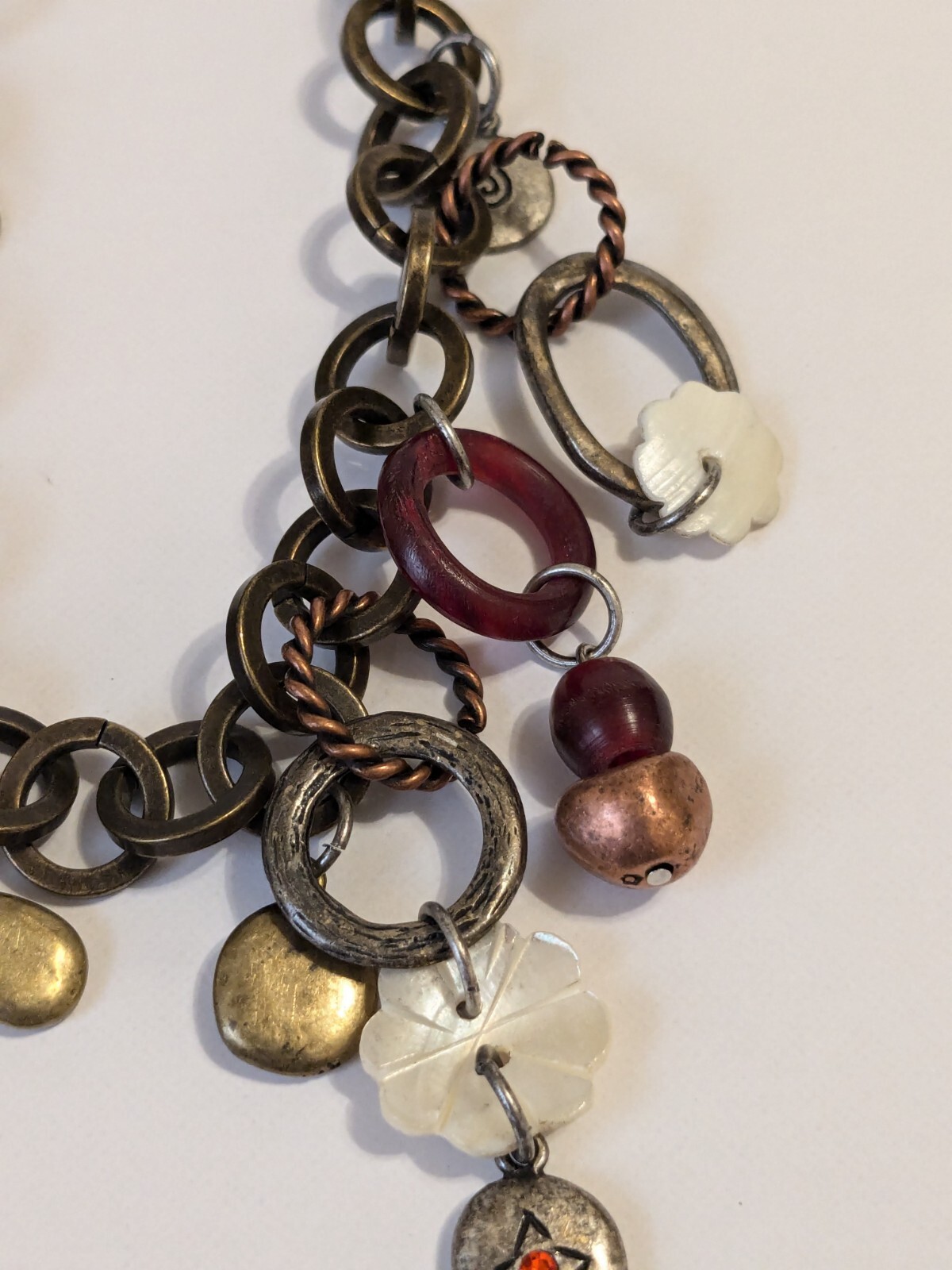 Chico’s Brass Tone Mixed Metal Charm Necklace. Acrylic & Rhinestone Beads. 16″.