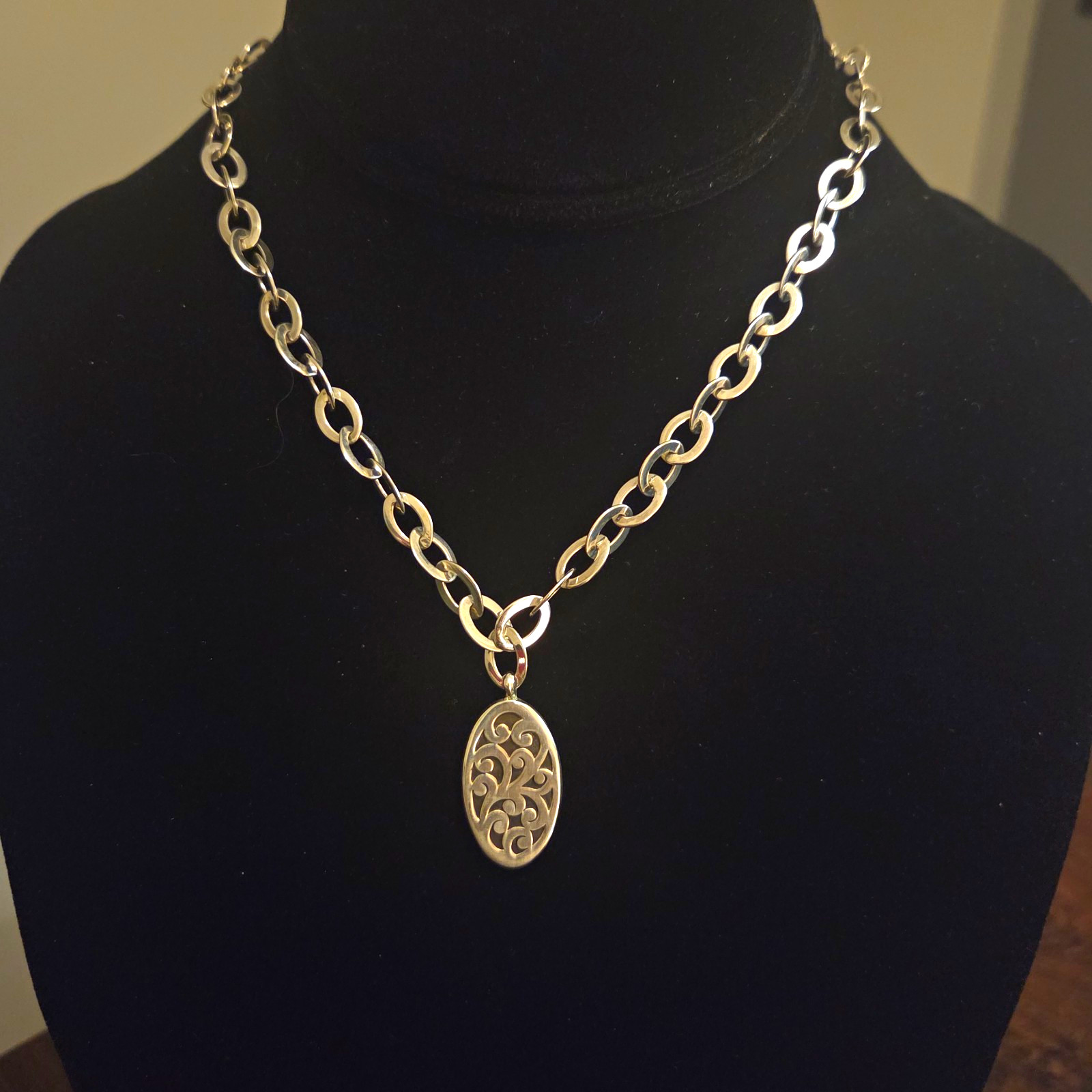 Lois Hill Signed Silver Oval Link Chain Necklace Oval Charm Pendant Toggle