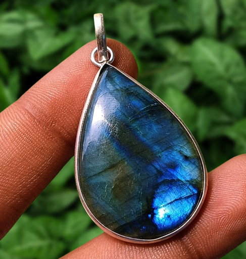Natural Glowing Labradorite Gemstone Pendant 925 Sterling Silver Plated Jewelry