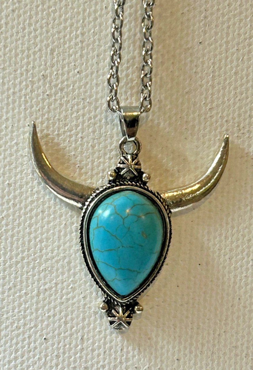 Longhorn or Bullhorn pendant with turqouise colored teardrop cabachon (10 in)