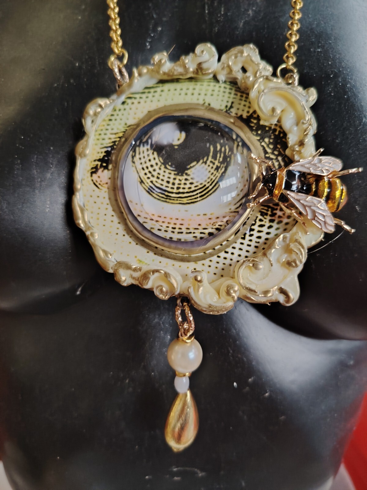 Luxury Jewellery Woman Jewel Necklace Pendant Honey Bee Nest Magic Eye Jewelry