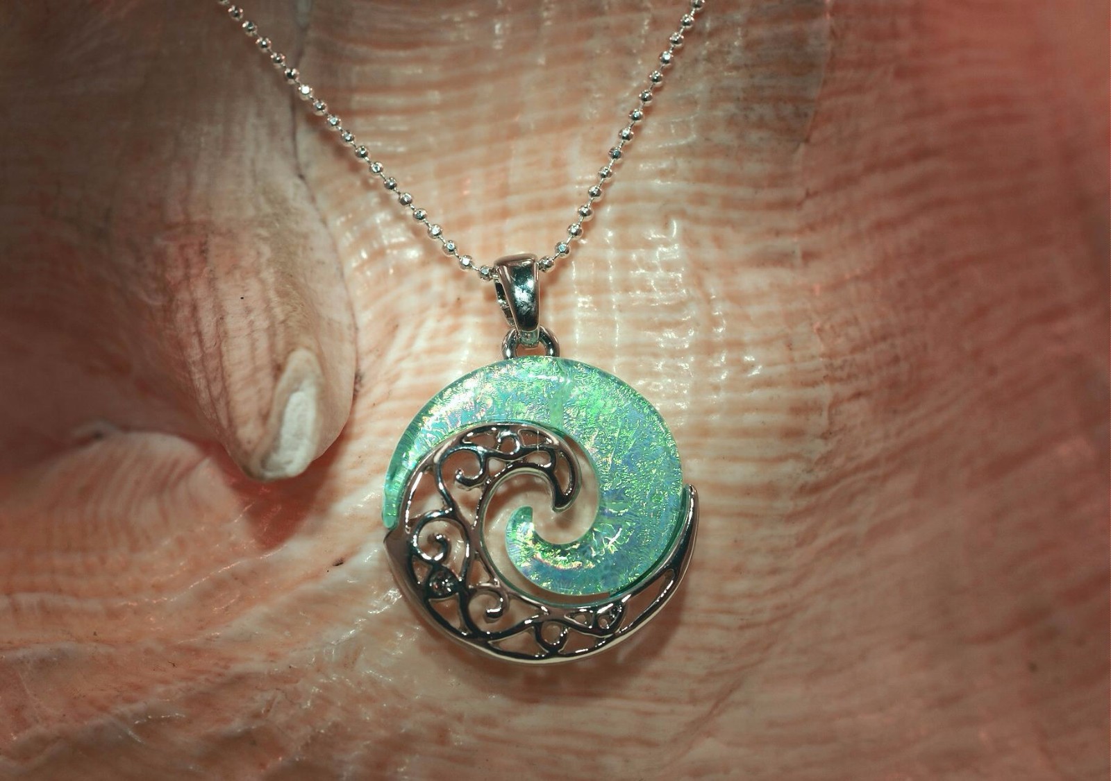 22MM RHODIUM OVER BRASS SPARKLY BLUE-GREEN RESIN HAWAIIAN OCEAN WAVE PENDANT 18″