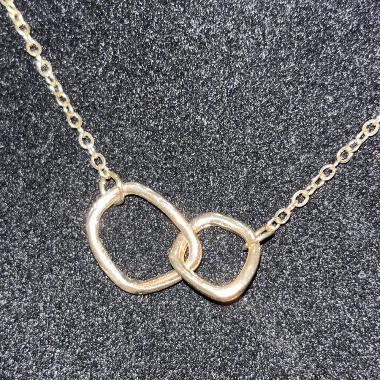 Delicate Gold Tone Interlocking Circle Necklace