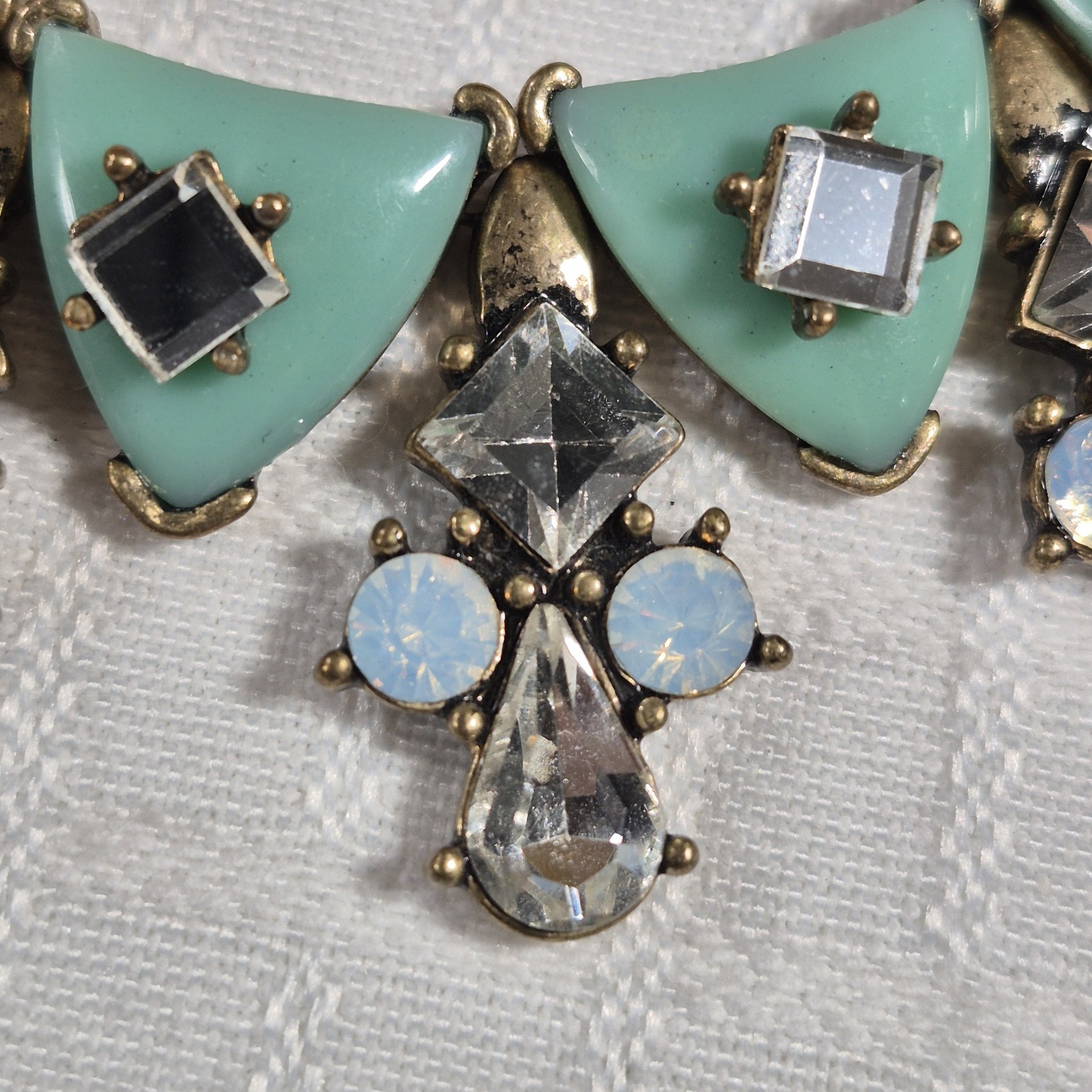 vintage ornate rhinestone and acrylic linked antiqued brass tone necklace