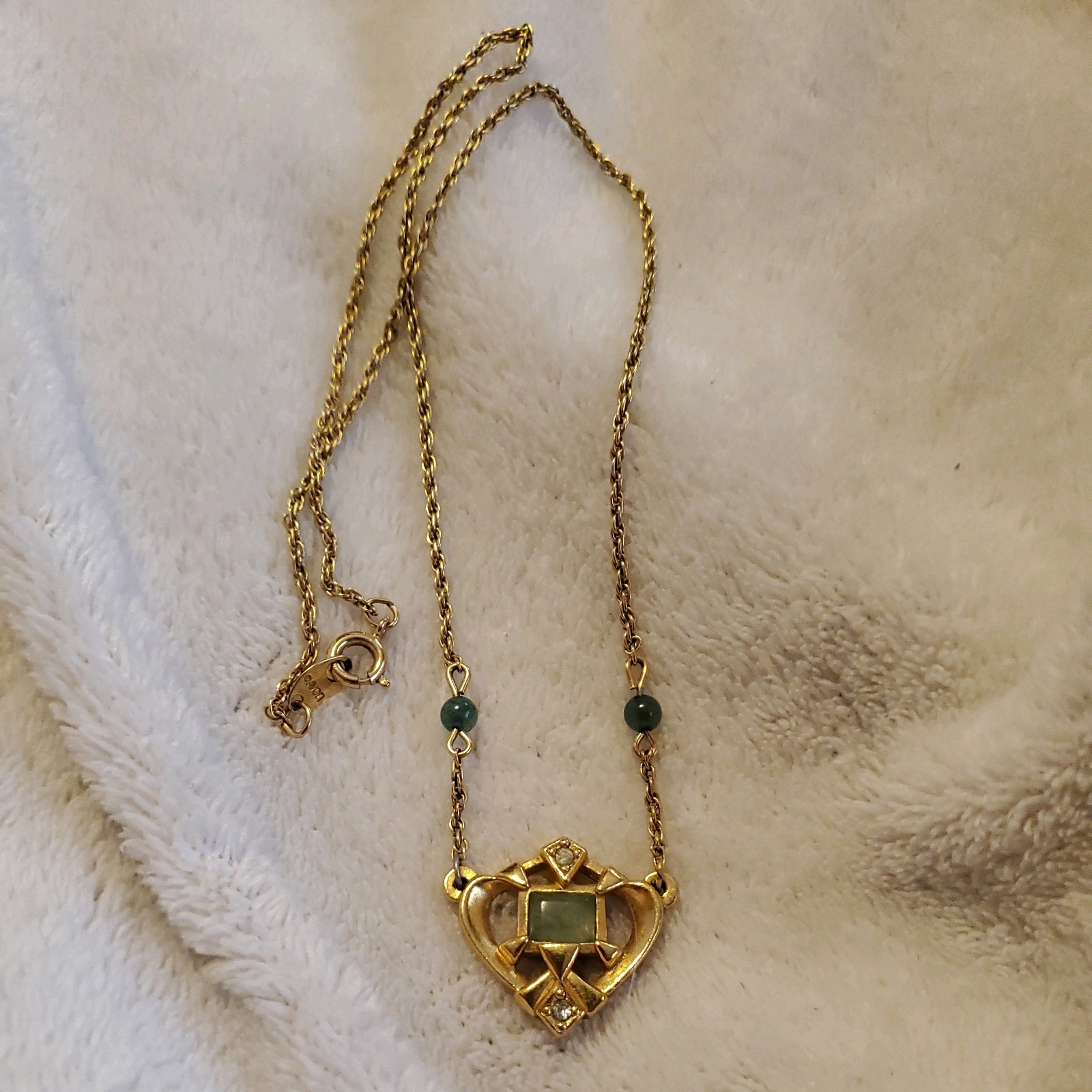 VINTAGE Avon Lavalier Art Deco Gold Tone Necklace Green Beads 20″
