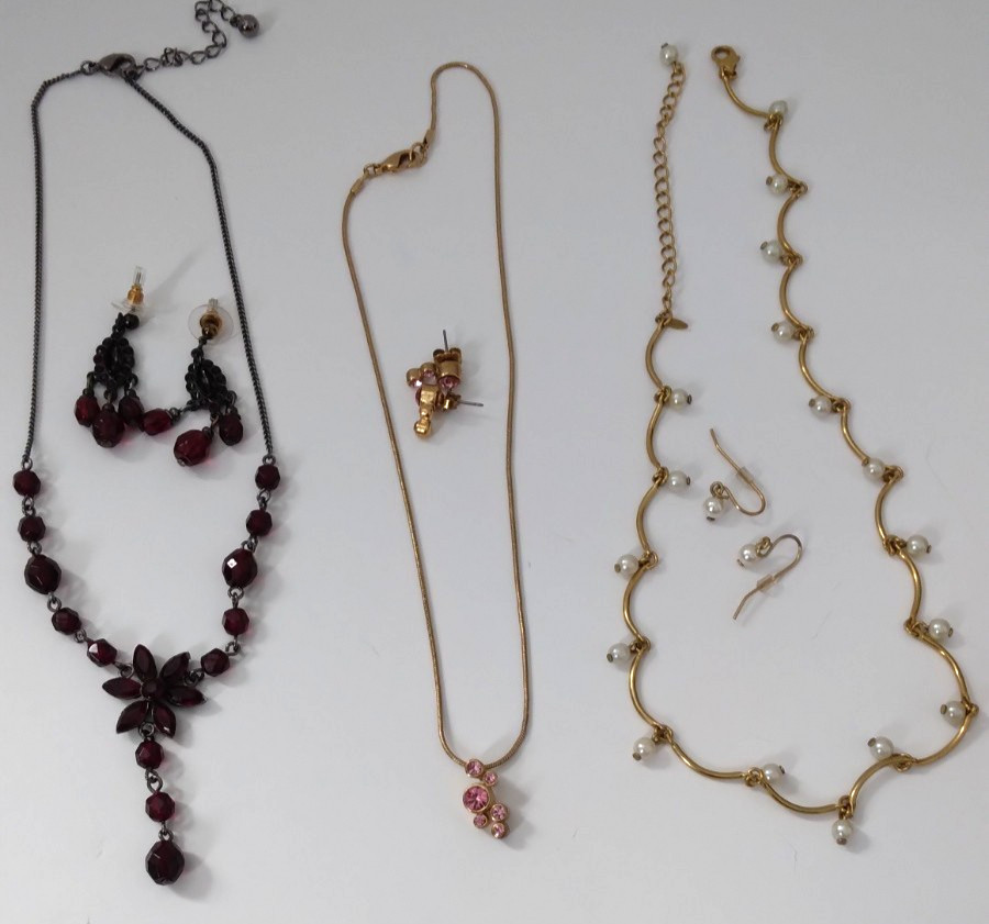 Lot Of 6 Fashion Necklaces Mixed Metals Materials Various Designs