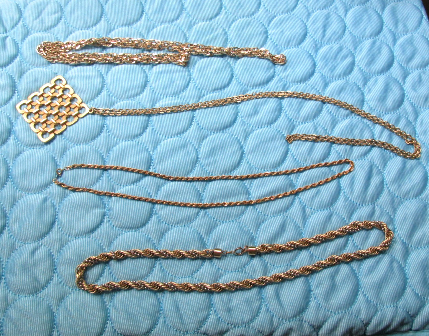 Necklaces – Lot of 4 Vintage gold tone Assorted styles and lengths Statements VG