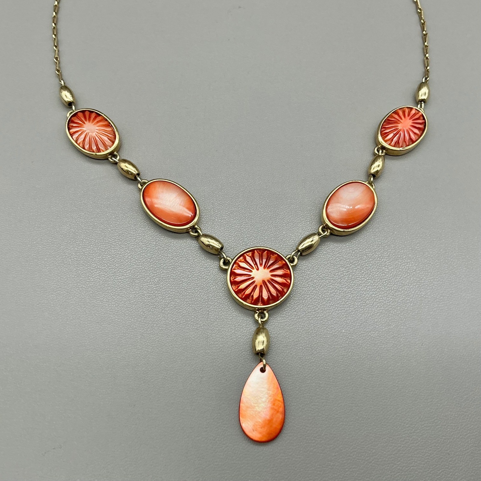 Necklace Gold Tone Orange Faux Shell Inlay Drop Statement Necklace 18″